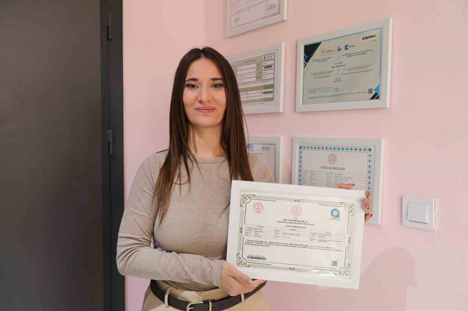 Antalya’da azim hikâyesi: Ücretsiz eğitimle kendi işini kurdu