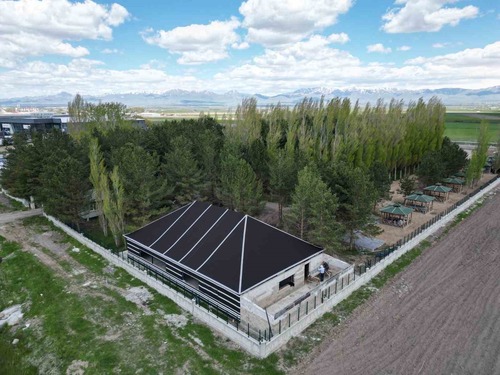 Aziziye&rsquo;nin g&ouml;zde projesine, Erzurum&rsquo;da Valiliği yapmış olan İ&ccedil;işleri Bakanı Mustafa &Ccedil;ift&ccedil;i&rsquo;nin adı verildi
