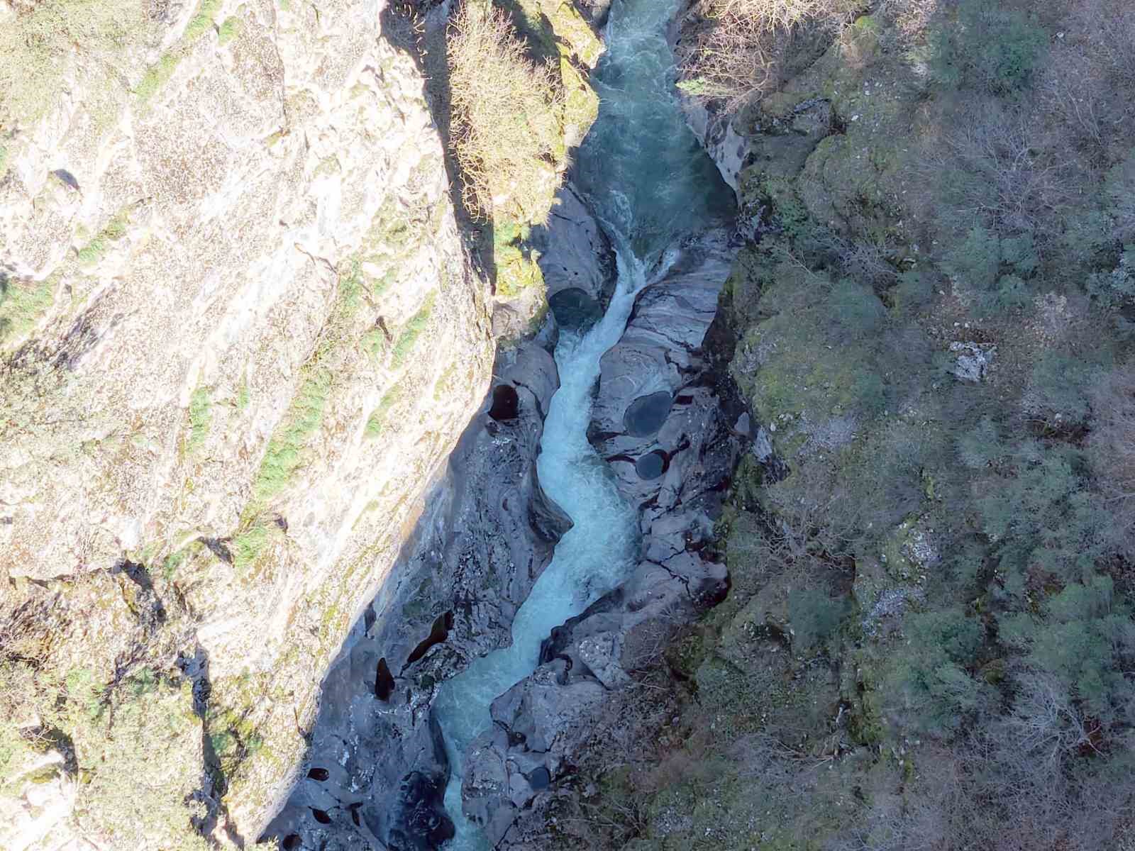 Tarihi kalıntıların da bulunduğu iki k&ouml;y arasında kalan kanyon, keşfedilmeyi bekliyor
