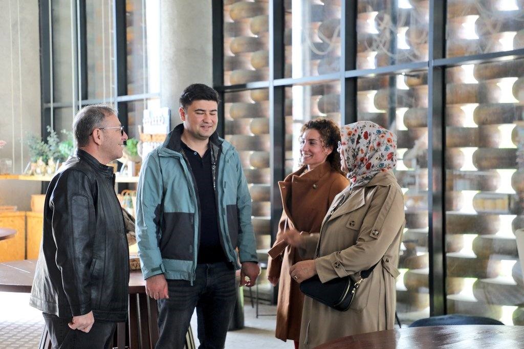 Vali Polat bu kez rehber oldu: Kars’ı adım adım anlattı, Peynir Müzesi’ni gezdirdi
