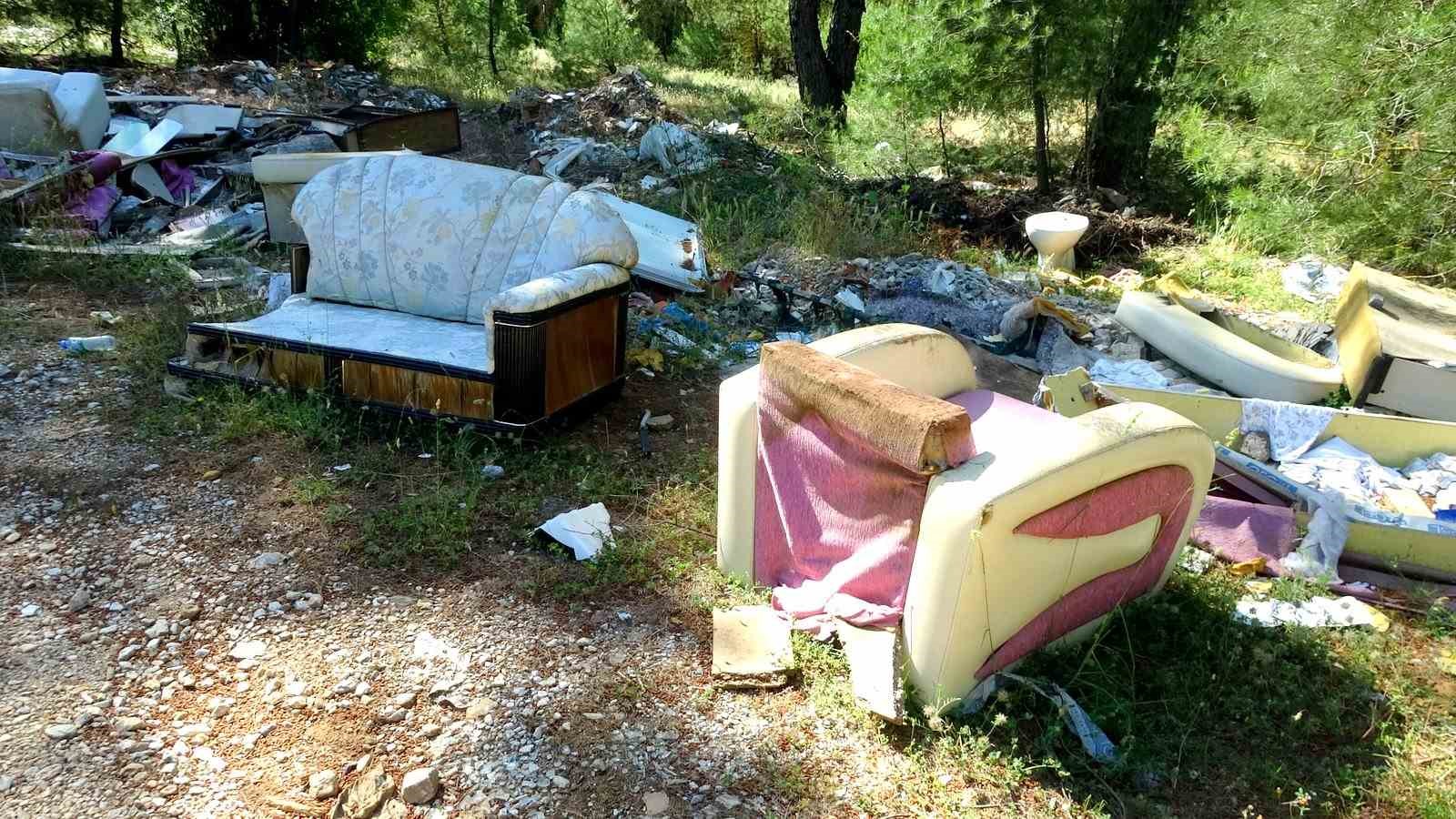 Ormanlık alanlara atılan moloz ve inşaat atıklarına vatandaş tepkisi
