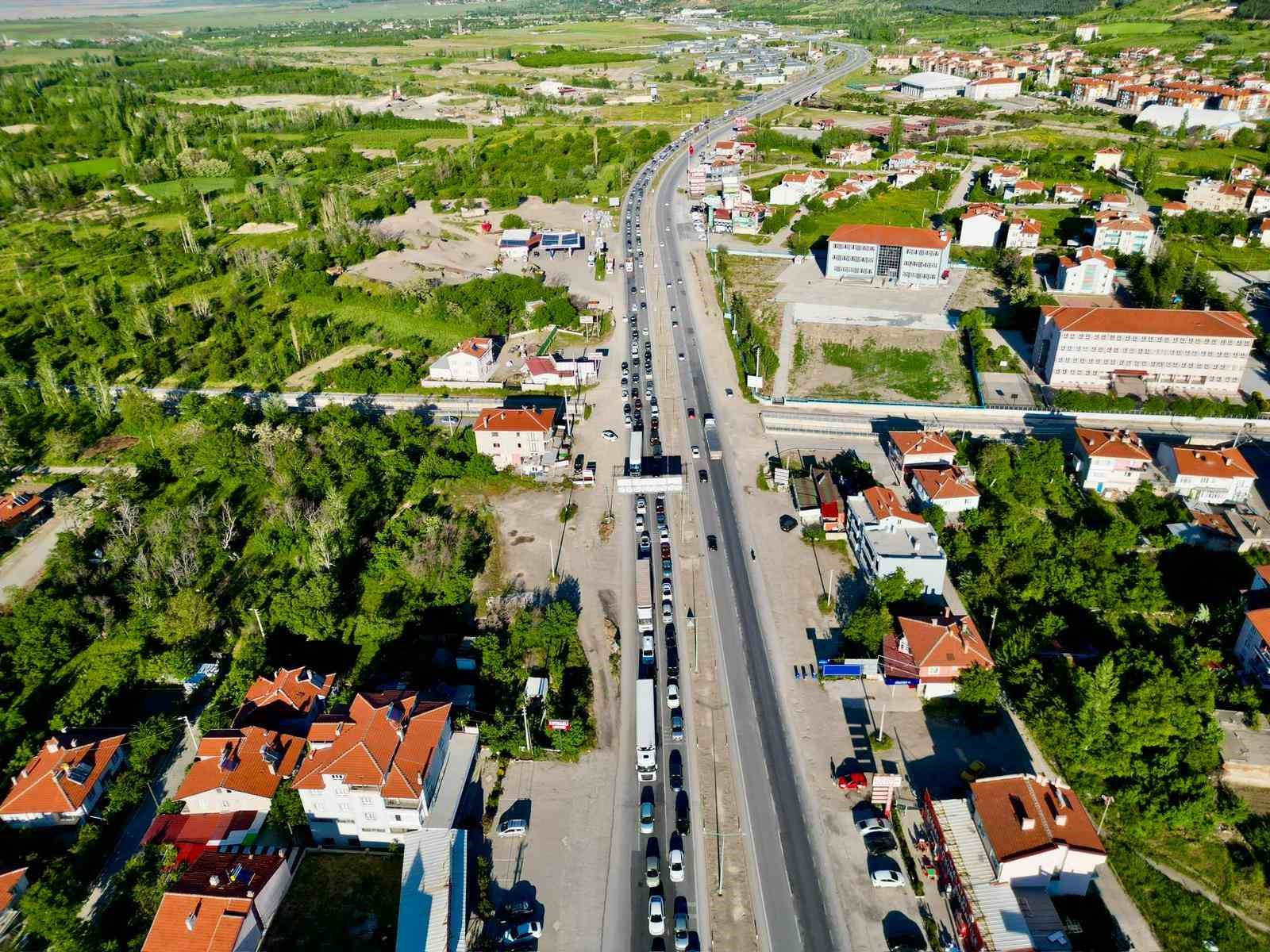 Bayram tatili boyunca Afyonkarahisar&rsquo;dan yaklaşık 6 milyon ara&ccedil; ge&ccedil;iş yaptı
