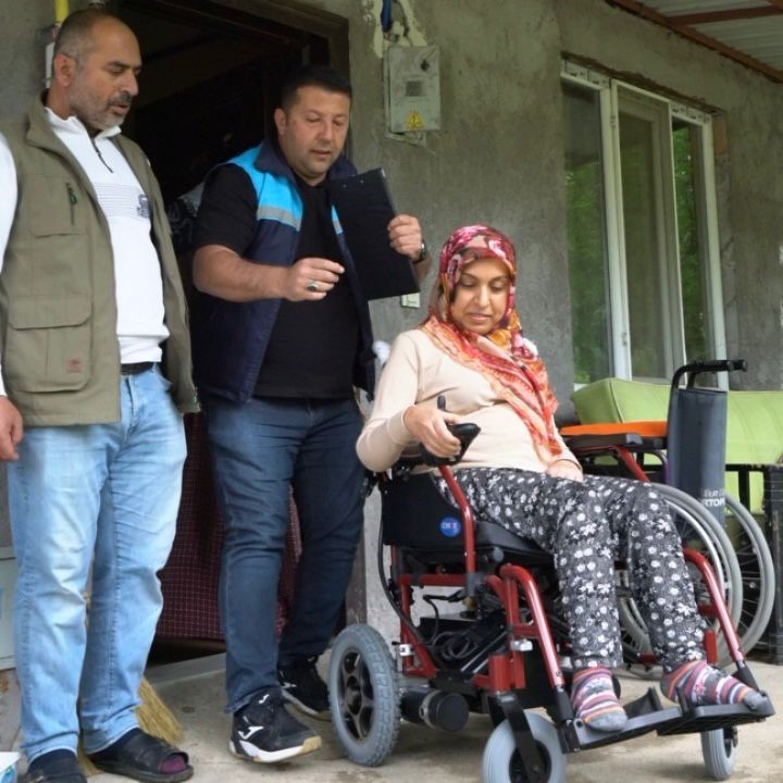 B&uuml;y&uuml;kşehir Belediyesi&rsquo;nden engelli bireylere ak&uuml;l&uuml; sandalye desteği
