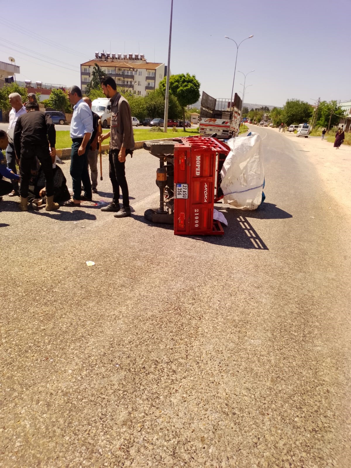 Kamyonet ile çarpışan motosikletin sürücüsü yaralandı
