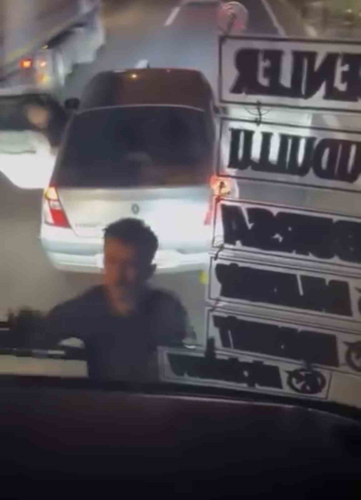 Edremit’te yolcu otobüsünün önünü kesen şahıslara rekor ceza
