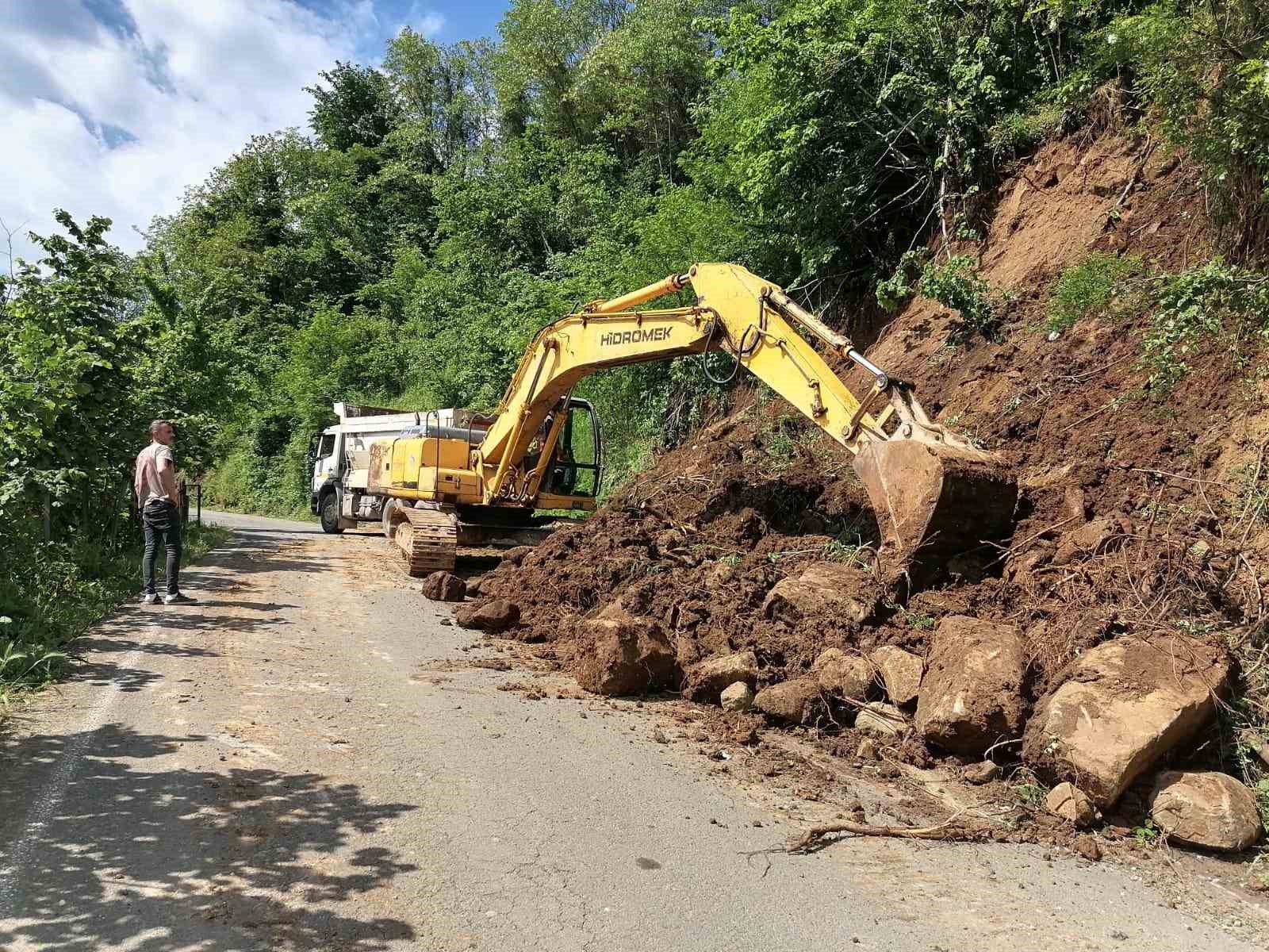Ordu’da heyelan nedeniyle ulaşıma kapanan 236 mahalle yolu açıldı