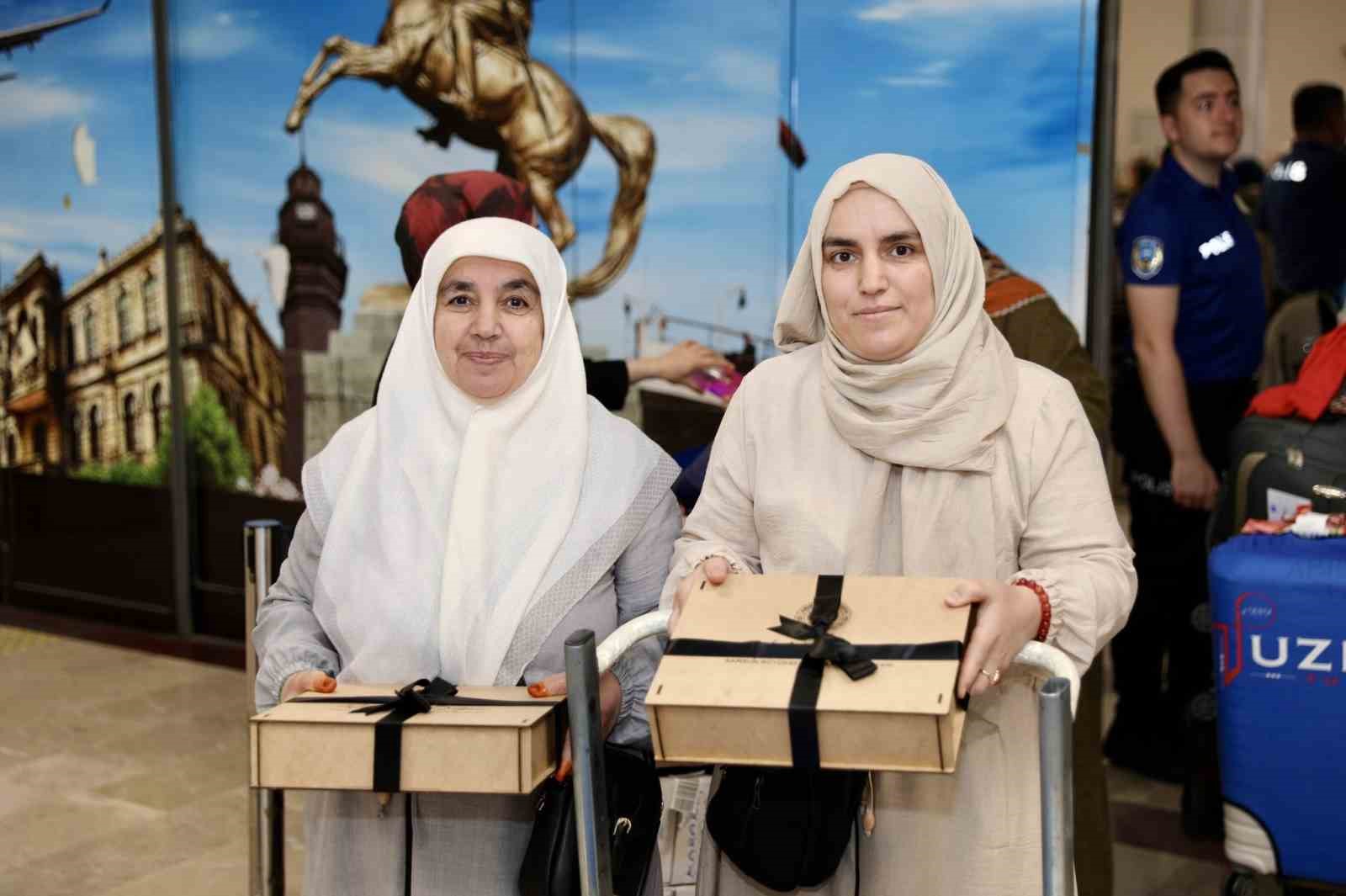 Hacılar Samsun’da dualarla karşılandı