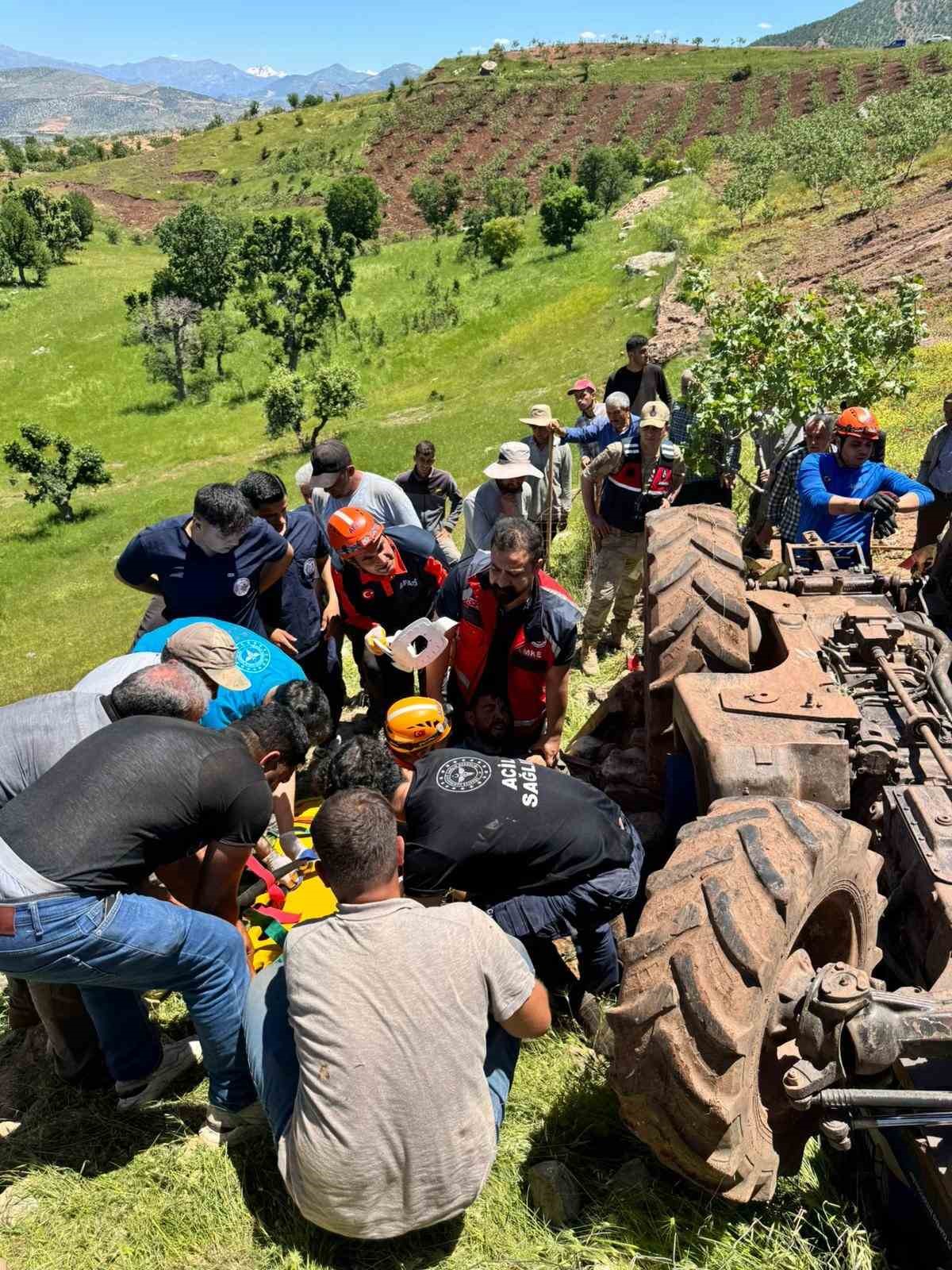 Siirt’te traktörün altında kalan sürücü ağır yaralandı