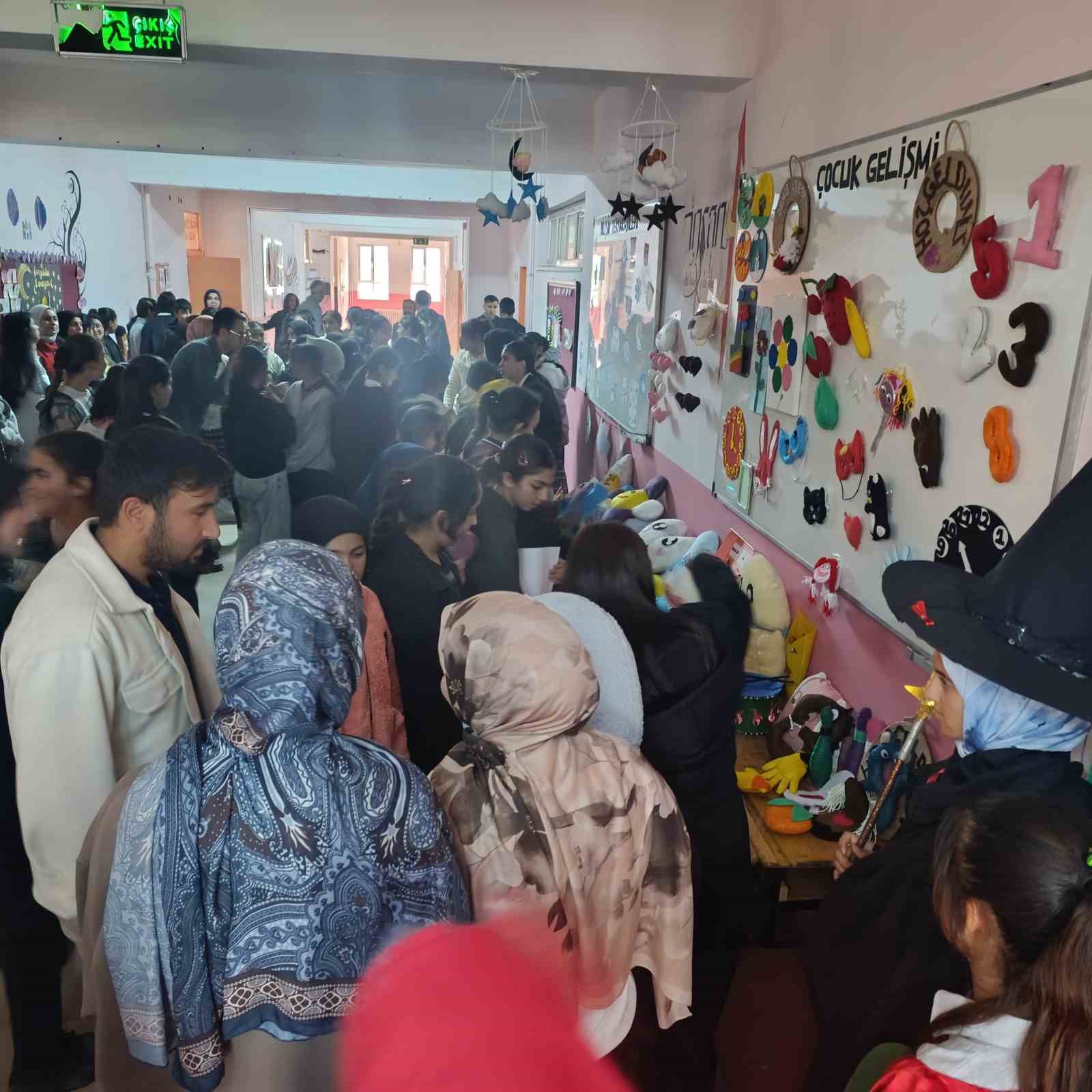 Muradiye MTAL’den ortaokul öğrencilerine bölüm tanıtım sergisi