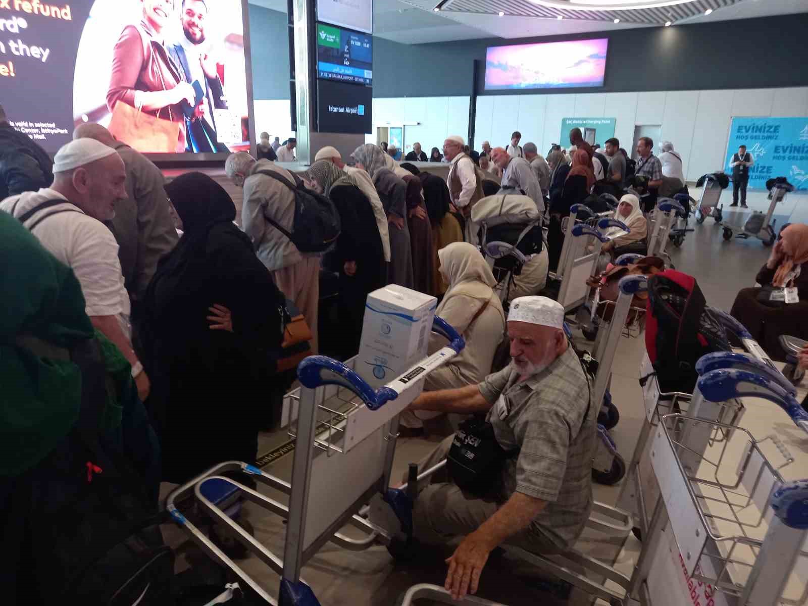 Hacılar kutsal topraklardan yurda dönmeye başladı
