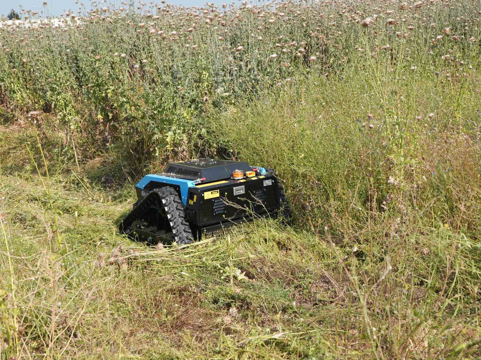 Tarsus&rsquo;ta Park ve Bah&ccedil;eler M&uuml;d&uuml;rl&uuml;ğ&uuml;ne yeni nesil bi&ccedil;me makinesi
