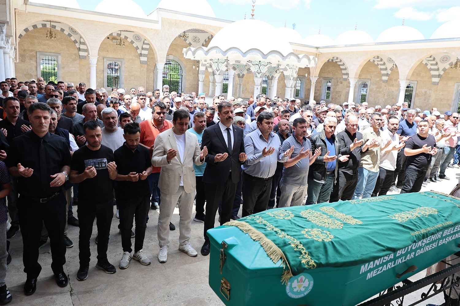 Otomobilin çarptığı elektrikli bisiklet sürücüsü son yolculuğuna uğurlandı