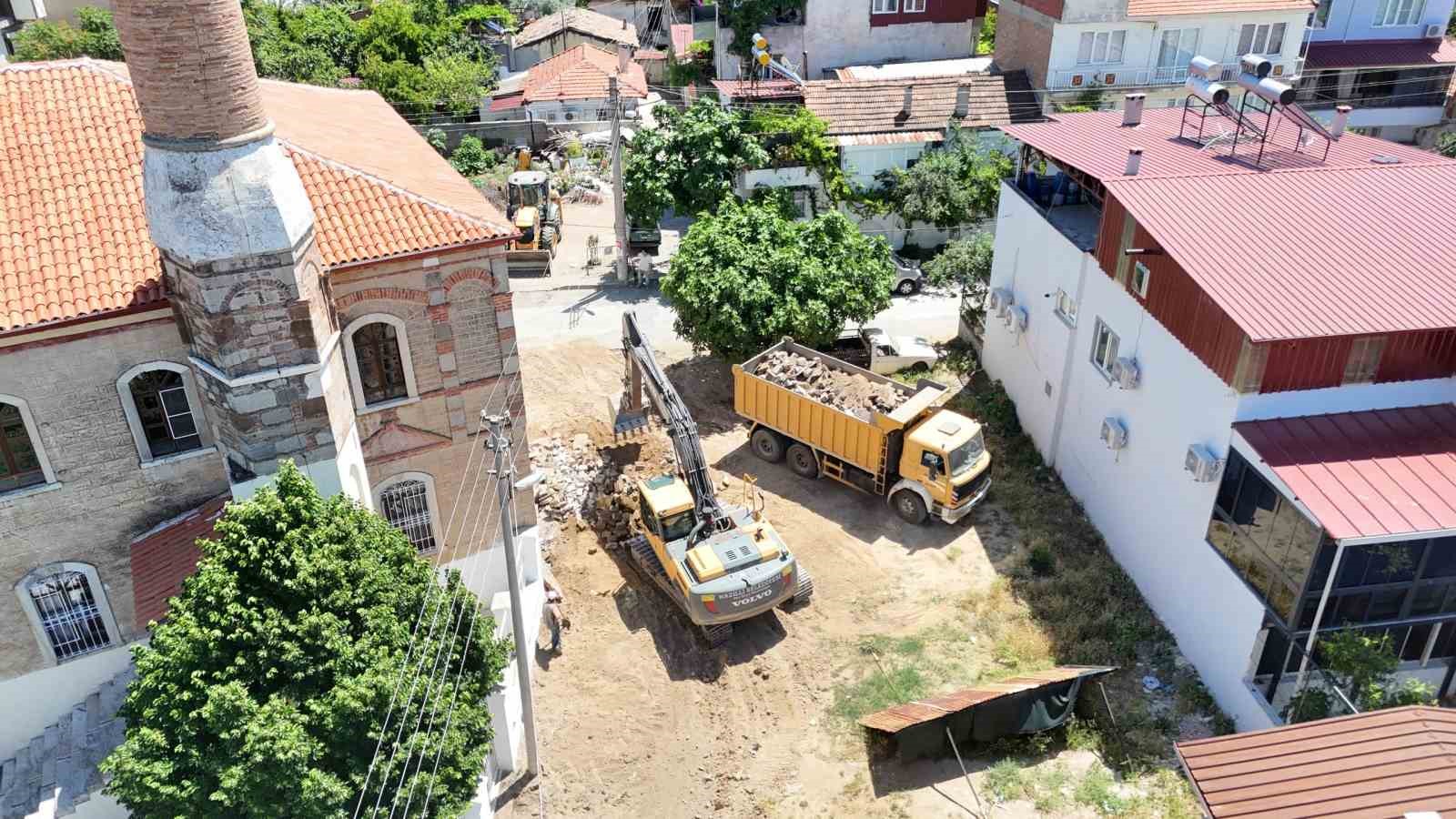 Nazilli’de yol yenileme çalışmaları sürüyor