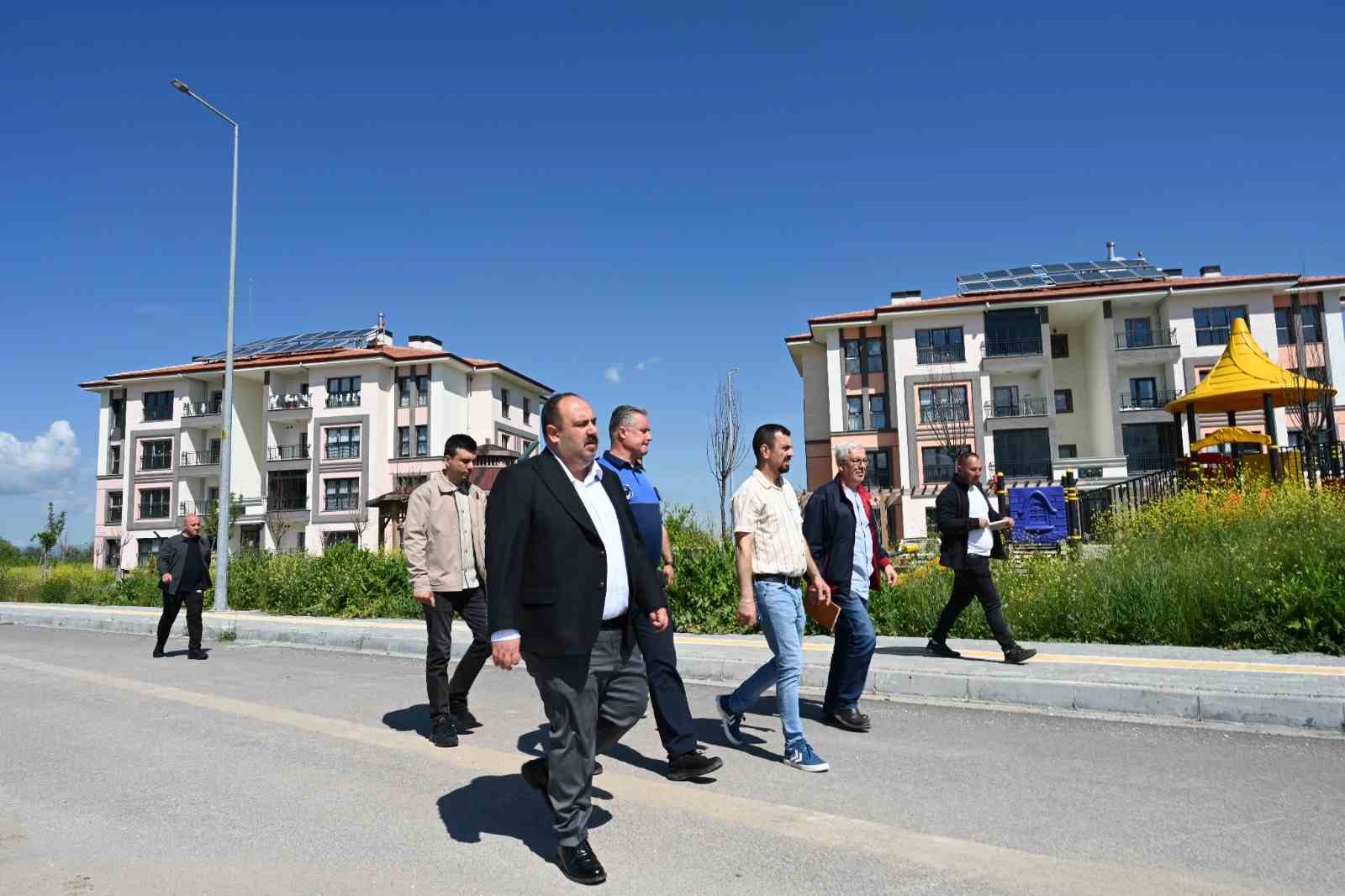 Başkan Hamamcı, TOKİ bağlantı yolu ve İsmetpaşa Mahallesi&rsquo;nde inceleme yaptı
