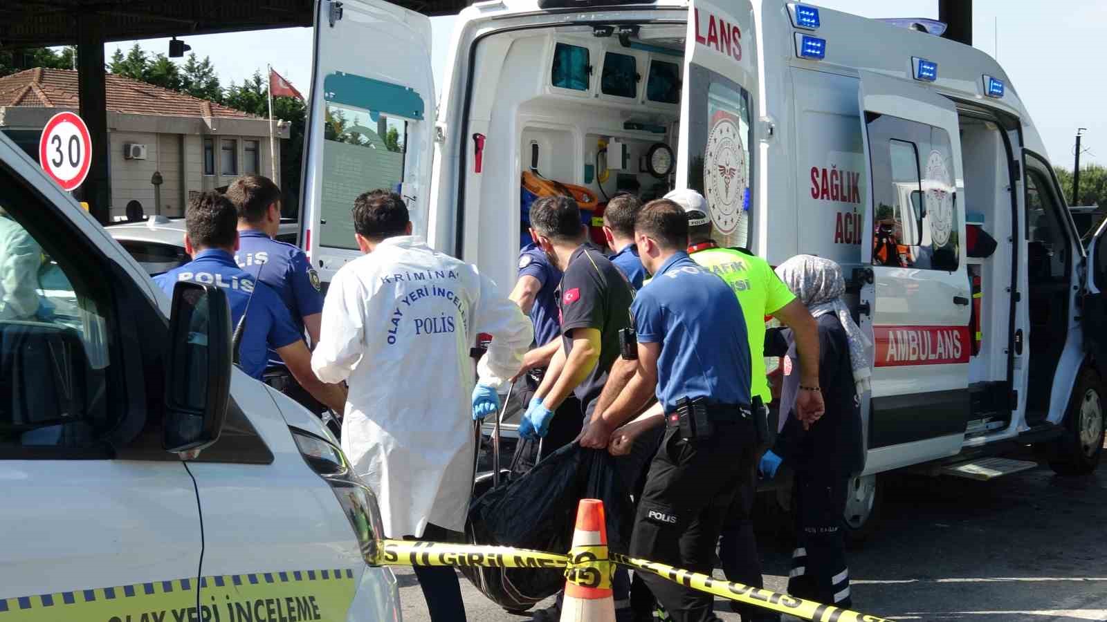Tuzla Orhanlı Gişeleri&rsquo;nde feci kaza: 29 yaşındaki s&uuml;r&uuml;c&uuml; hayatını kaybetti
