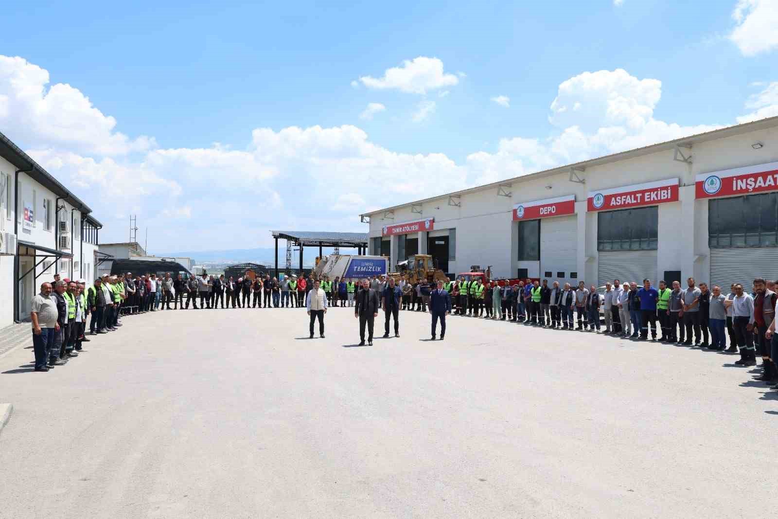 Pursaklar Belediye Başkanı Çetin, belediye personeliyle bayramlaştı
