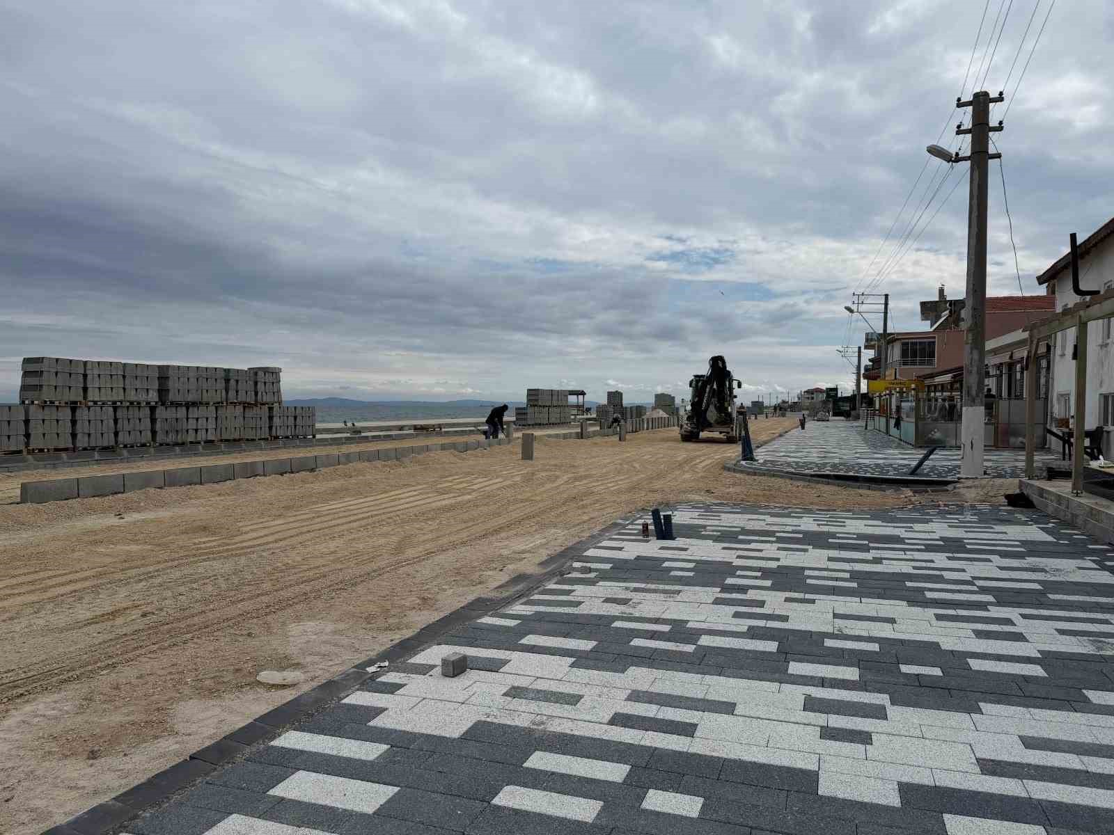 Şark&ouml;y Eriklice Sahili&rsquo;nde duble yol ve bisiklet yolu &ccedil;alışması
