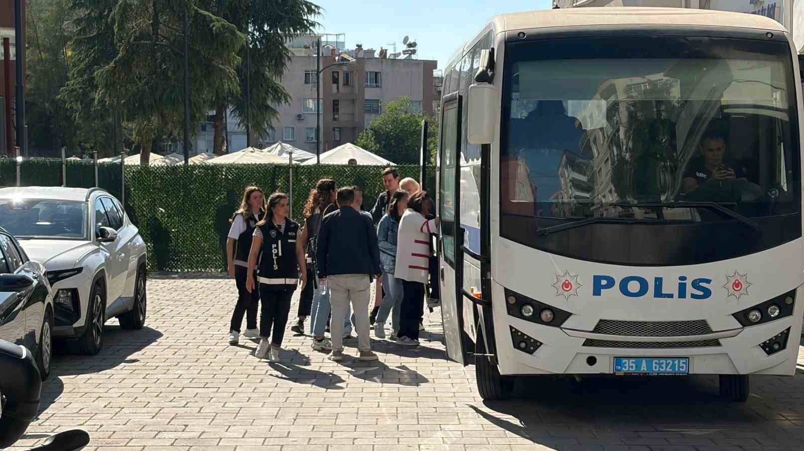 Buca Belediyesine yolsuzluk operasyonunda şüpheliler hastaneye sevk edildi