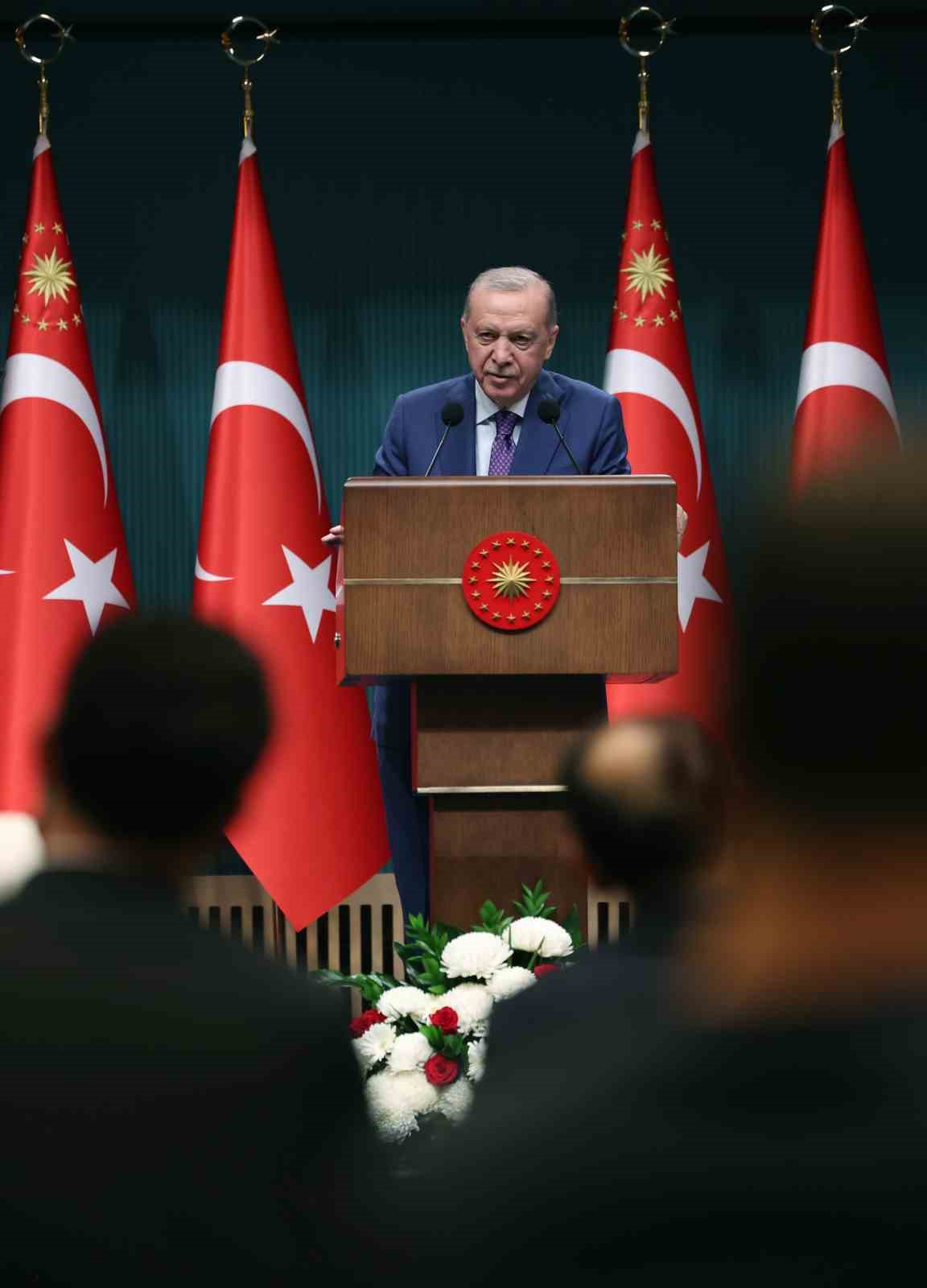 Cumhurbaşkanı Erdoğan: "Ana muhalefet partisi içindeki tartışmaların hiçbiri bizi ilgilendirmiyor"