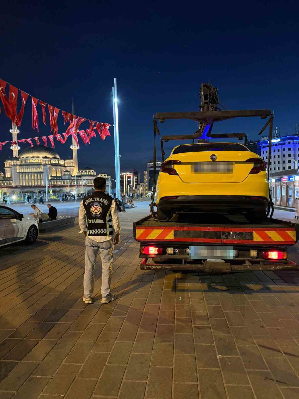 Beyoğlu&rsquo;nda aracına turisti aldıktan sonra taksimetre a&ccedil;mayan şof&ouml;re 141 bin lira para cezası
