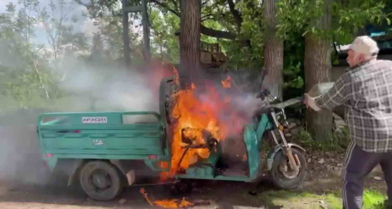Amasya’da elektrikli motosiklet alev alev yandı