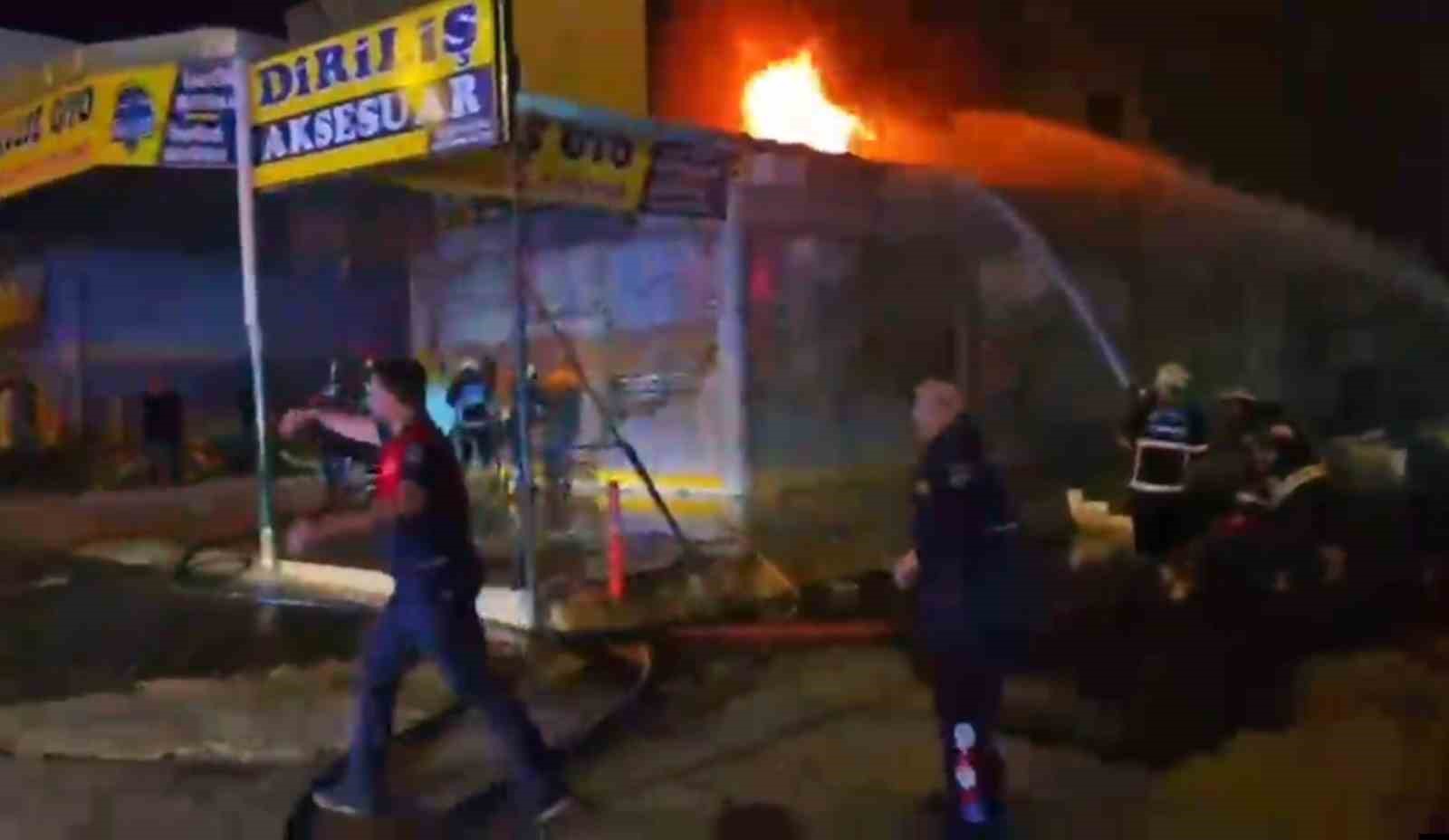 Şanlıurfa’da iki iş yerinde çıkan yangın kontrol altına alındı
