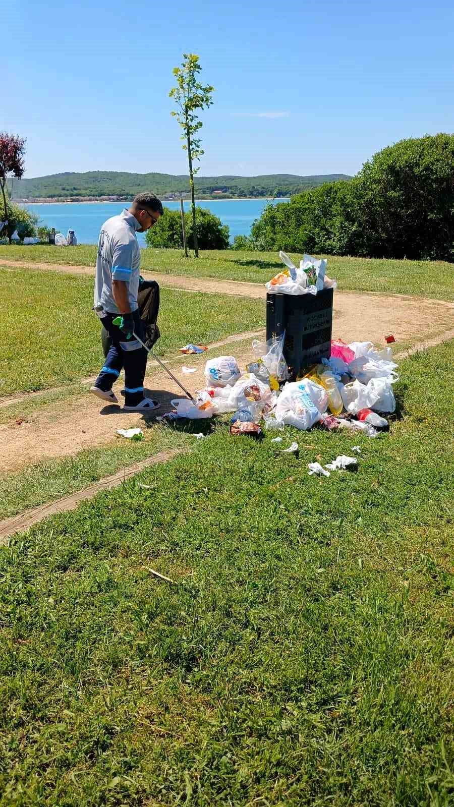 Kocaeli’nin turizm vitrini Kandıra’da 39 ton atık toplandı