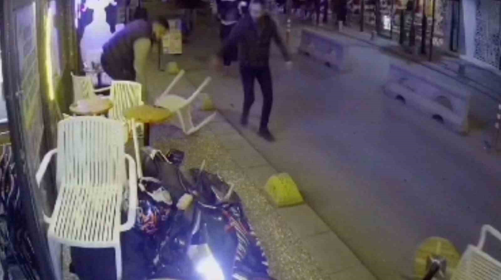 Eskişehir’in en sosyal sokaklarından birinde kaza ve gürültü eksik olmuyor