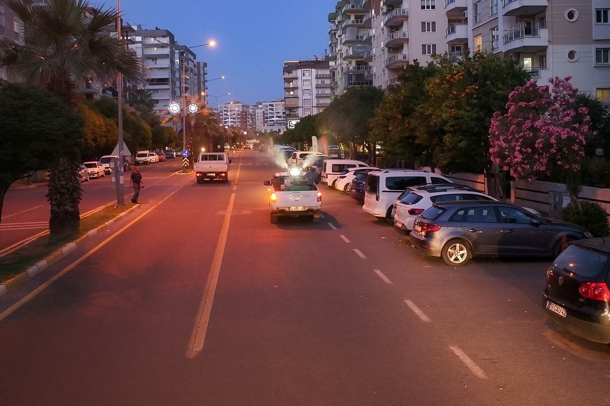 Efeler Belediyesi sinekle mücadelede sahaya indi
