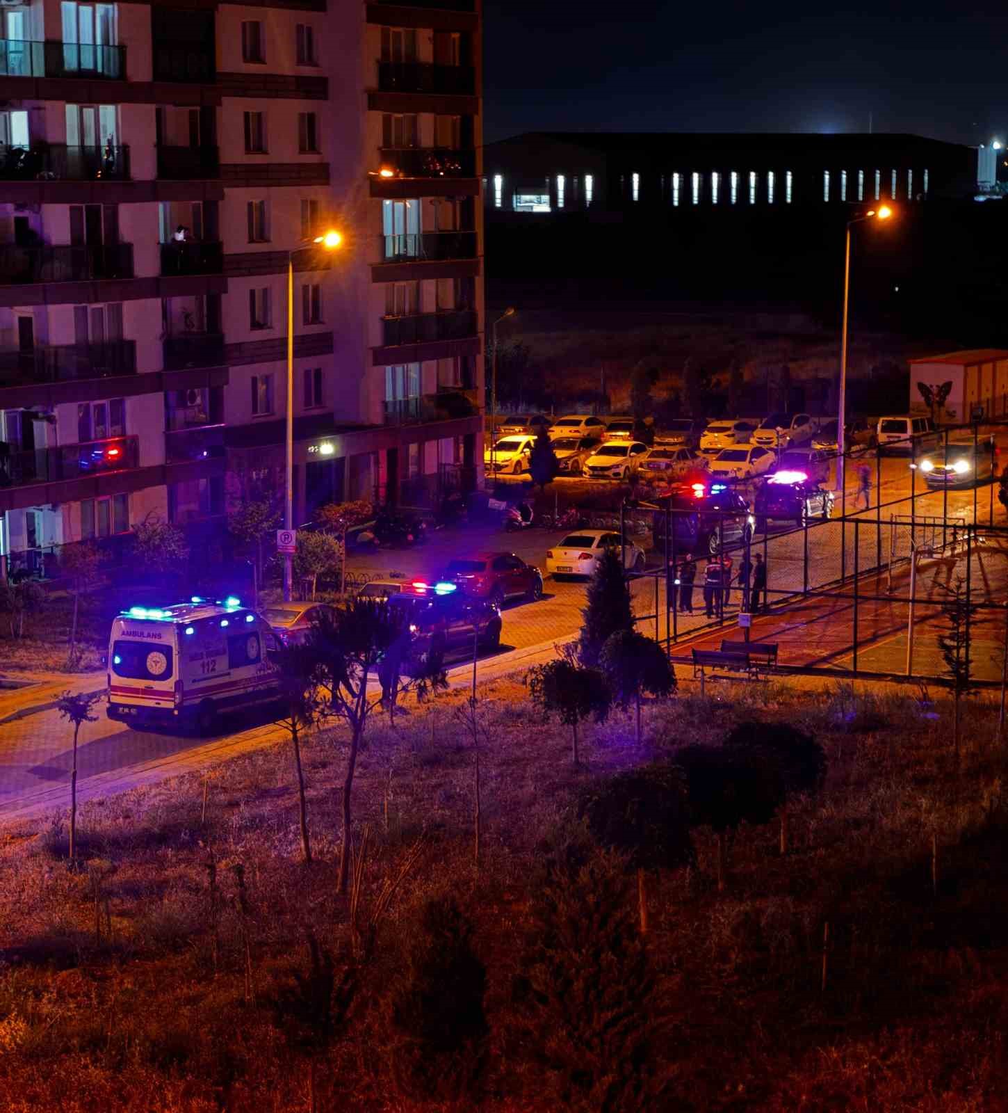 Serik&rsquo;te site sakinlerinden aidat ve hizmet protestosu
