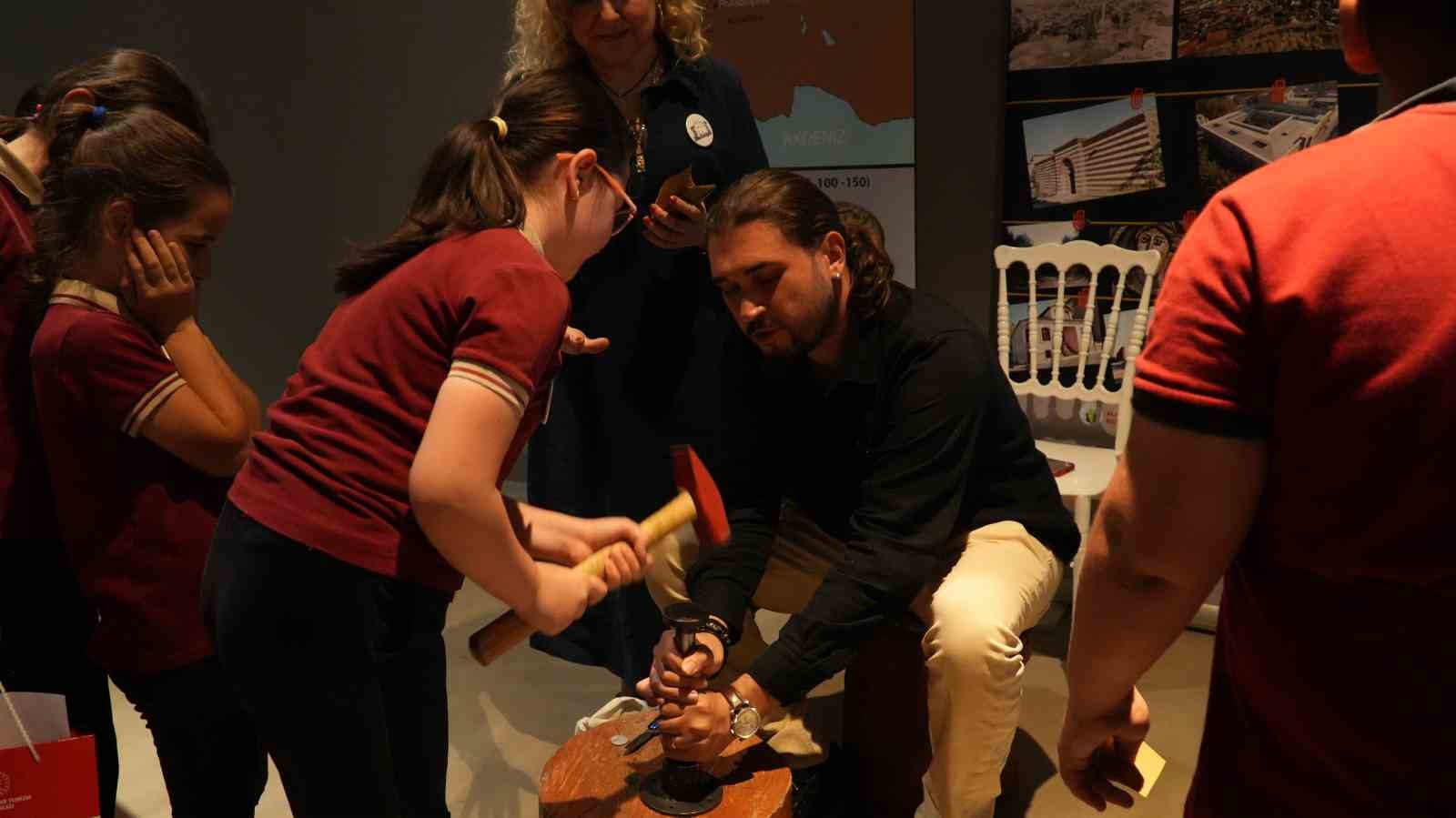 Manisalılar sanat ve tarihle iç içe günler yaşıyor