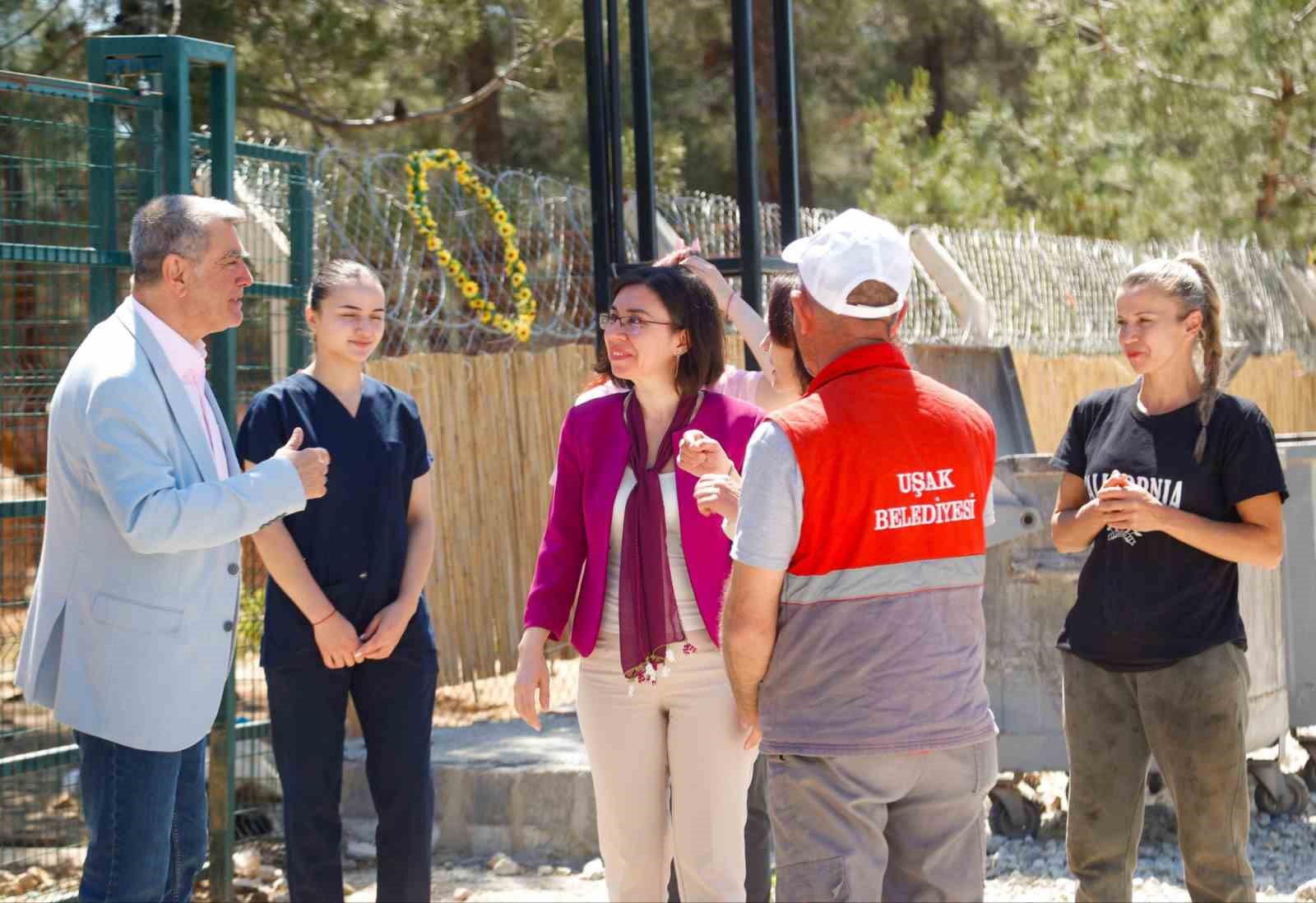 Uşak Belediyesi Başkan Vekili &Ouml;zkan&rsquo;dan hayvan bakımevine ziyaret
