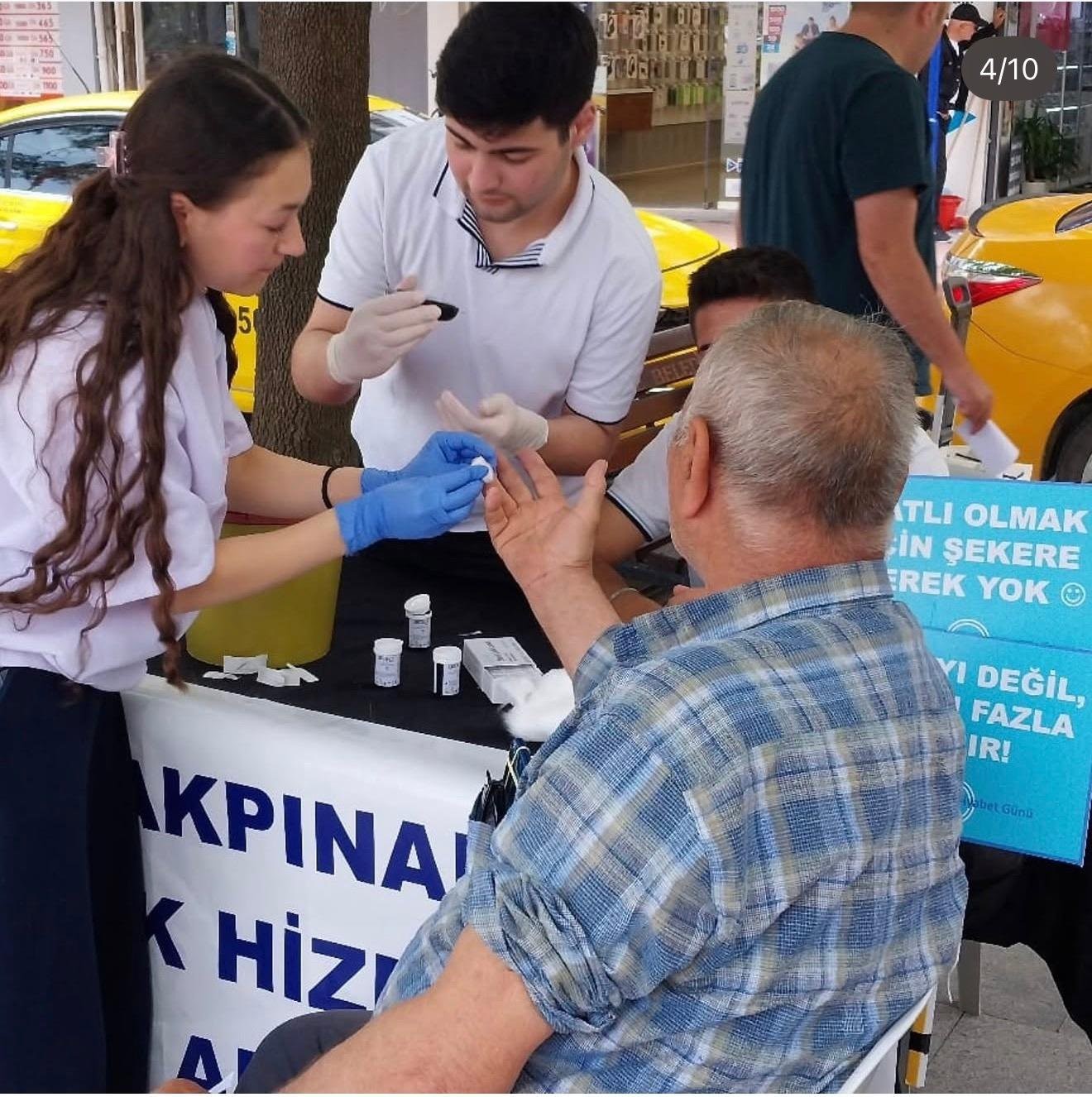 Burhaniye’de genç sağlıkçılar mesleklerini tanıttılar