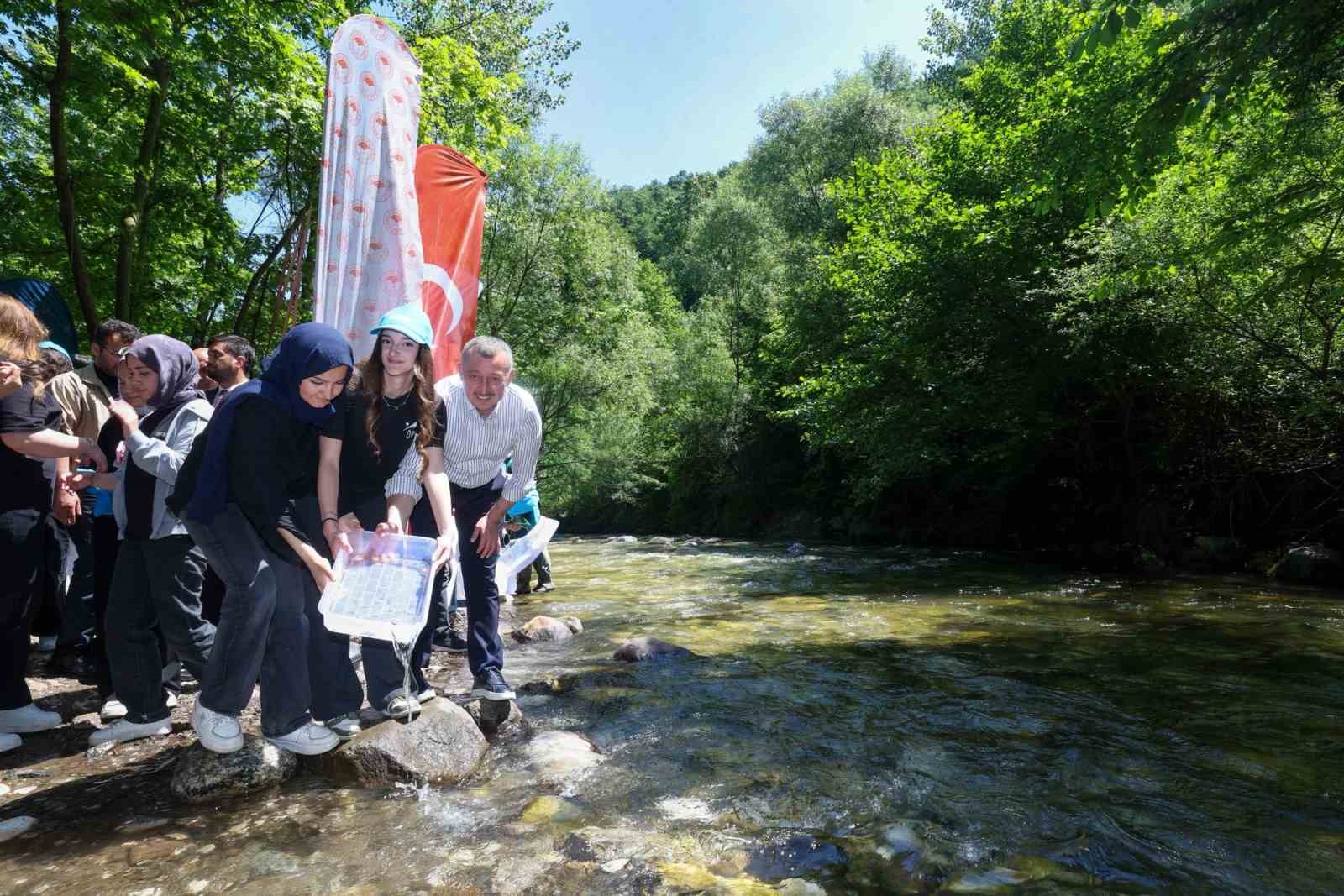 Kocaeli sularına 50 bin kırmızı benekli alabalık dopingi
