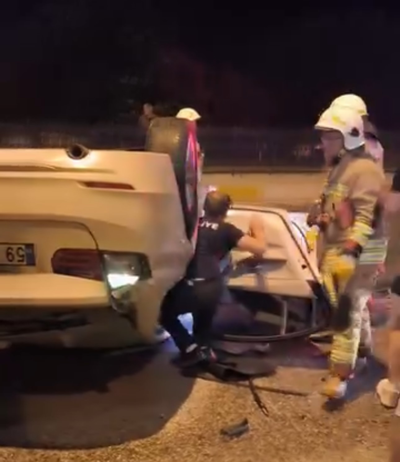 Edirne&rsquo;de otomobil ref&uuml;je &ccedil;arpıp takla attı: 1 yaralı
