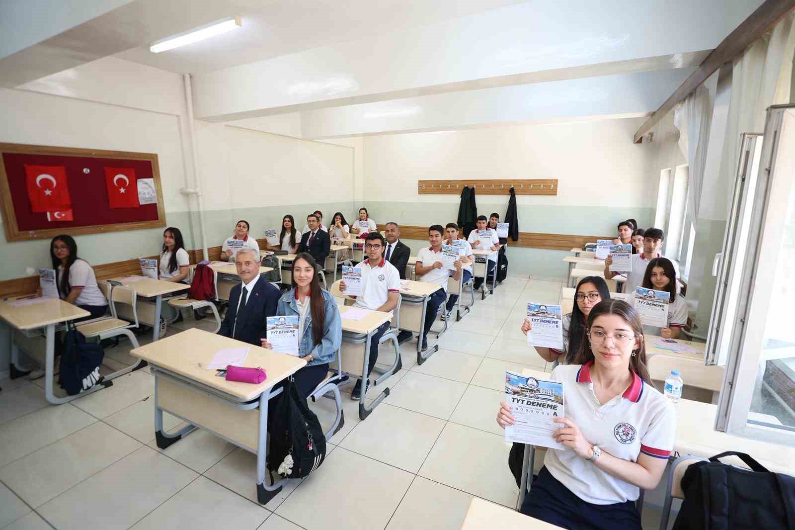 Şahinbey Belediyesi&rsquo;nden sınava hazırlanan &ouml;ğrencilere destek
