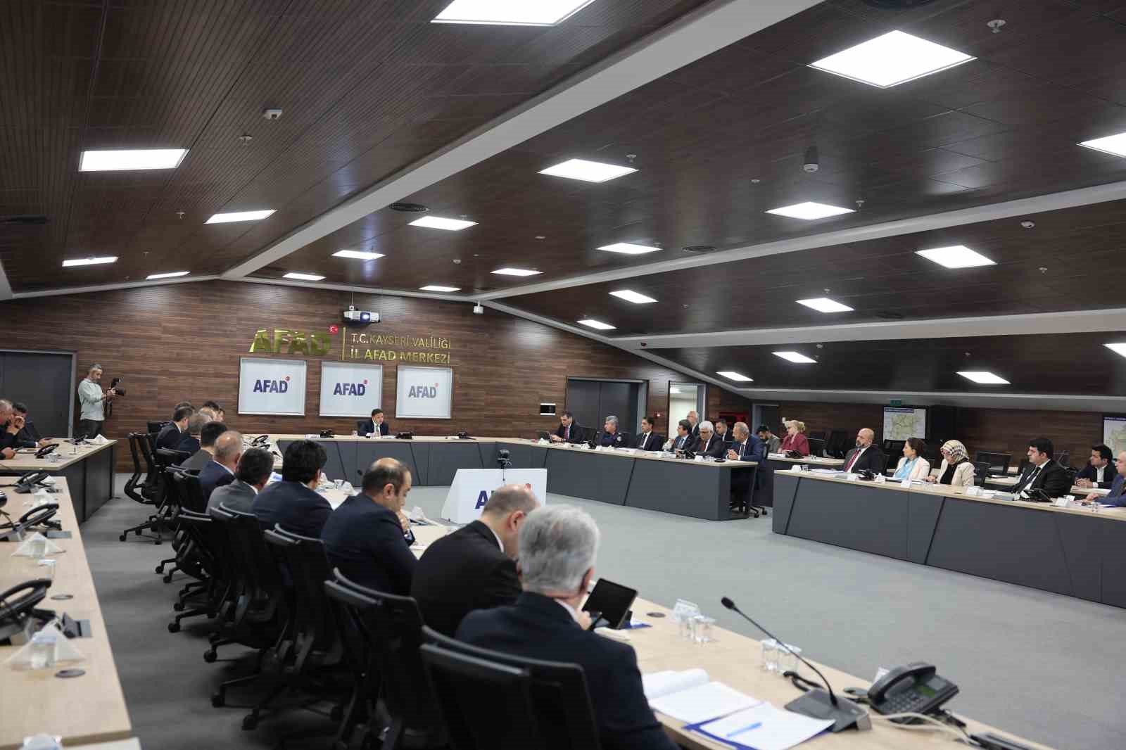 Vali Çiçek Başkanlığında Kurum Müdürleri Değerlendirme Toplantısı gerçekleştirildi