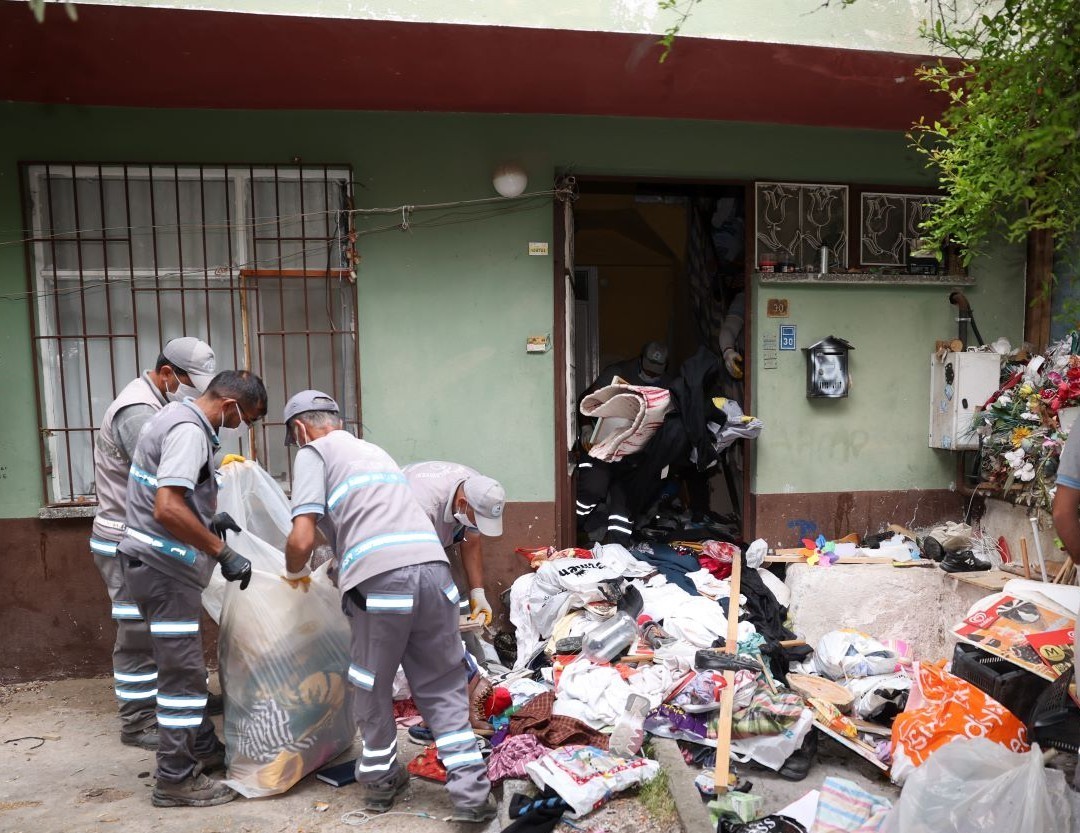 2 &ccedil;&ouml;p evden 43 kamyon atık &ccedil;ıkarıldı
