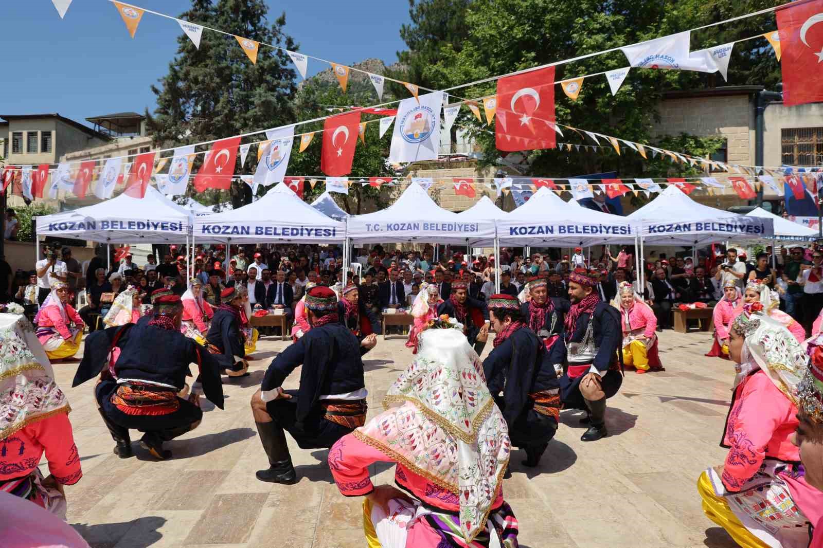 Kozan&rsquo;da 106 metrelik bayrakla kurtuluş coşkusu
