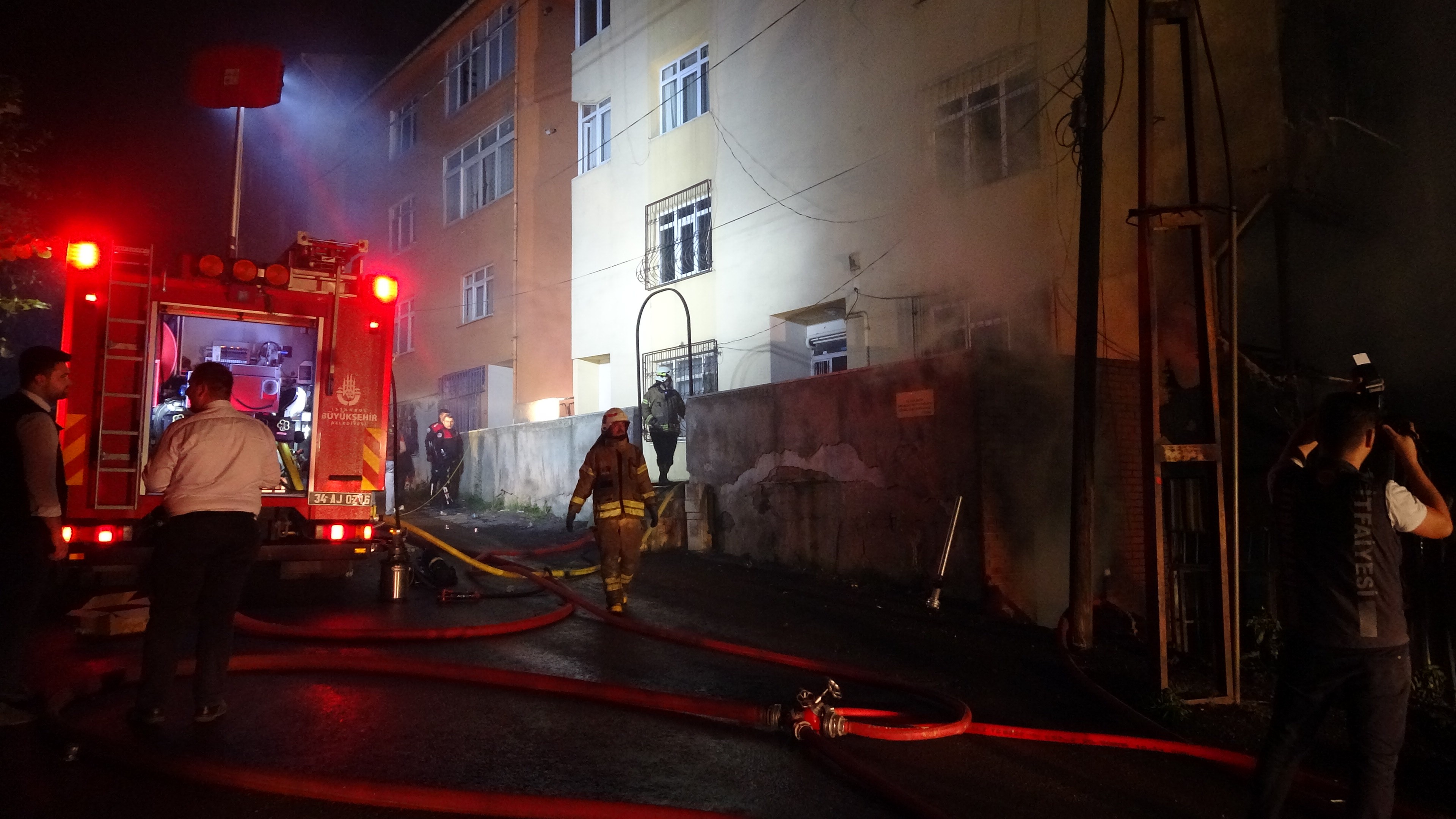 Kartal’da mobilya atölyesinde korkutan yangın Kartal’da mobilya atölyesinde korkutan yangın