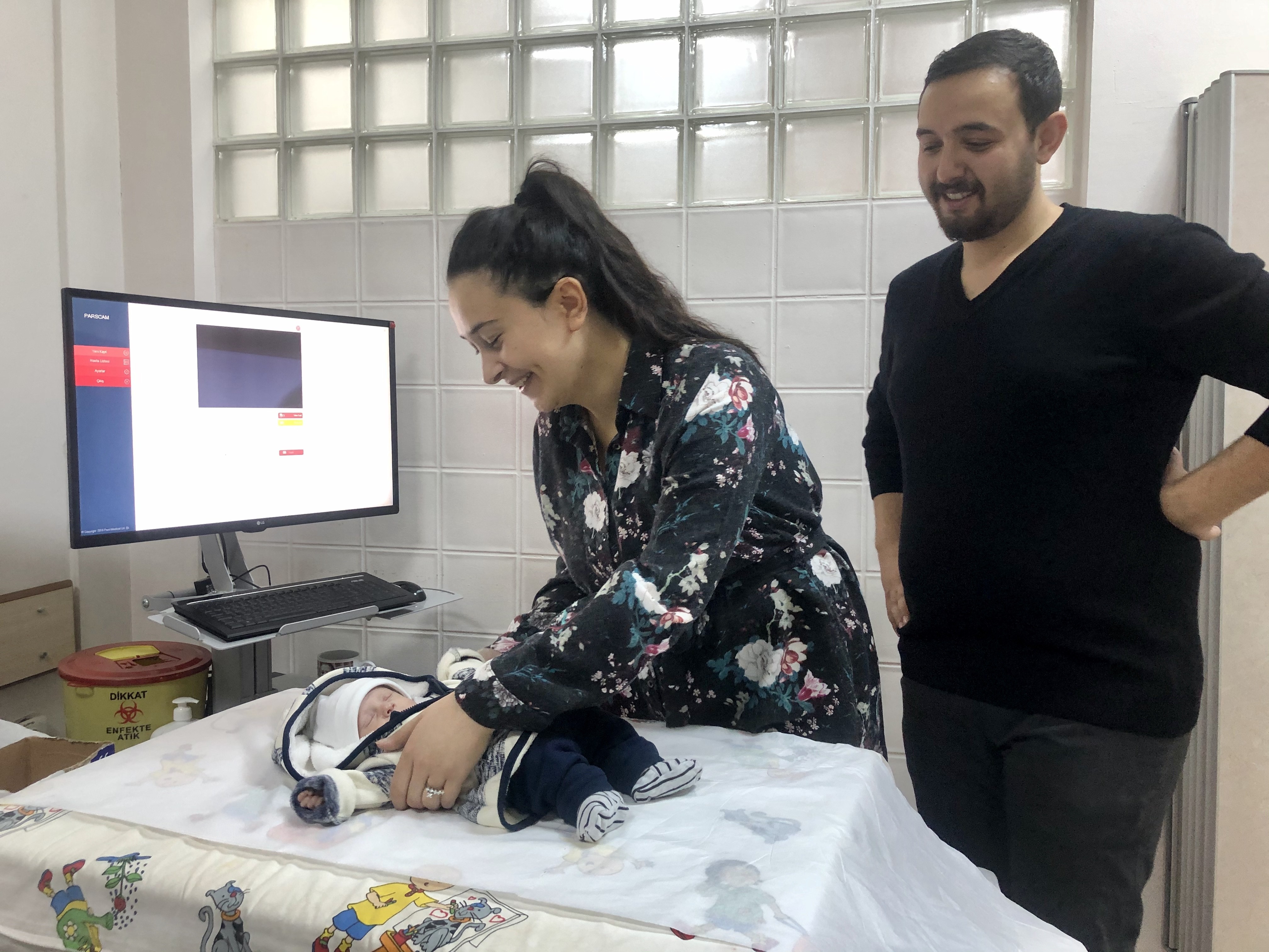 Erken doğan Ediz bebek kör olmaktan lazer tedavisiyle kurtuldu
