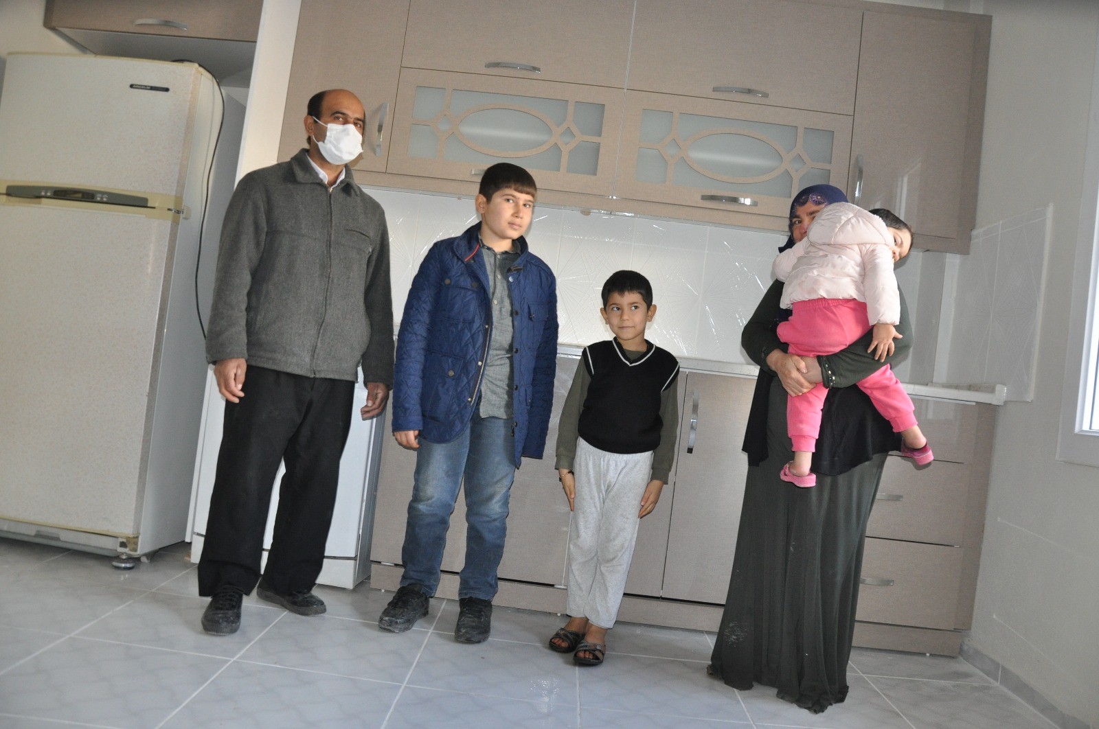 Mardin’de büyük dayanışma örneği Evi yanan aileye yeni ev yaptılar