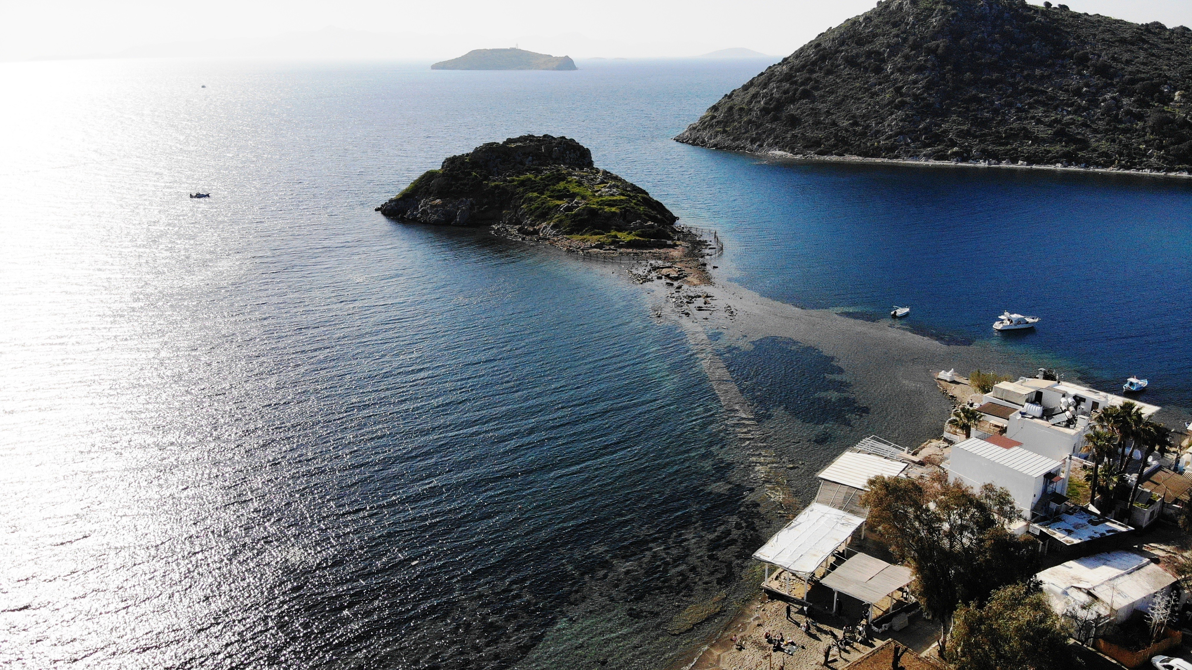 сирийский мальчик утонувший в море. бодрум нашли тела. Bodrum orak adasi tekne turu бухта. бодрум нашли тела. бодрум сентябрь 2021.