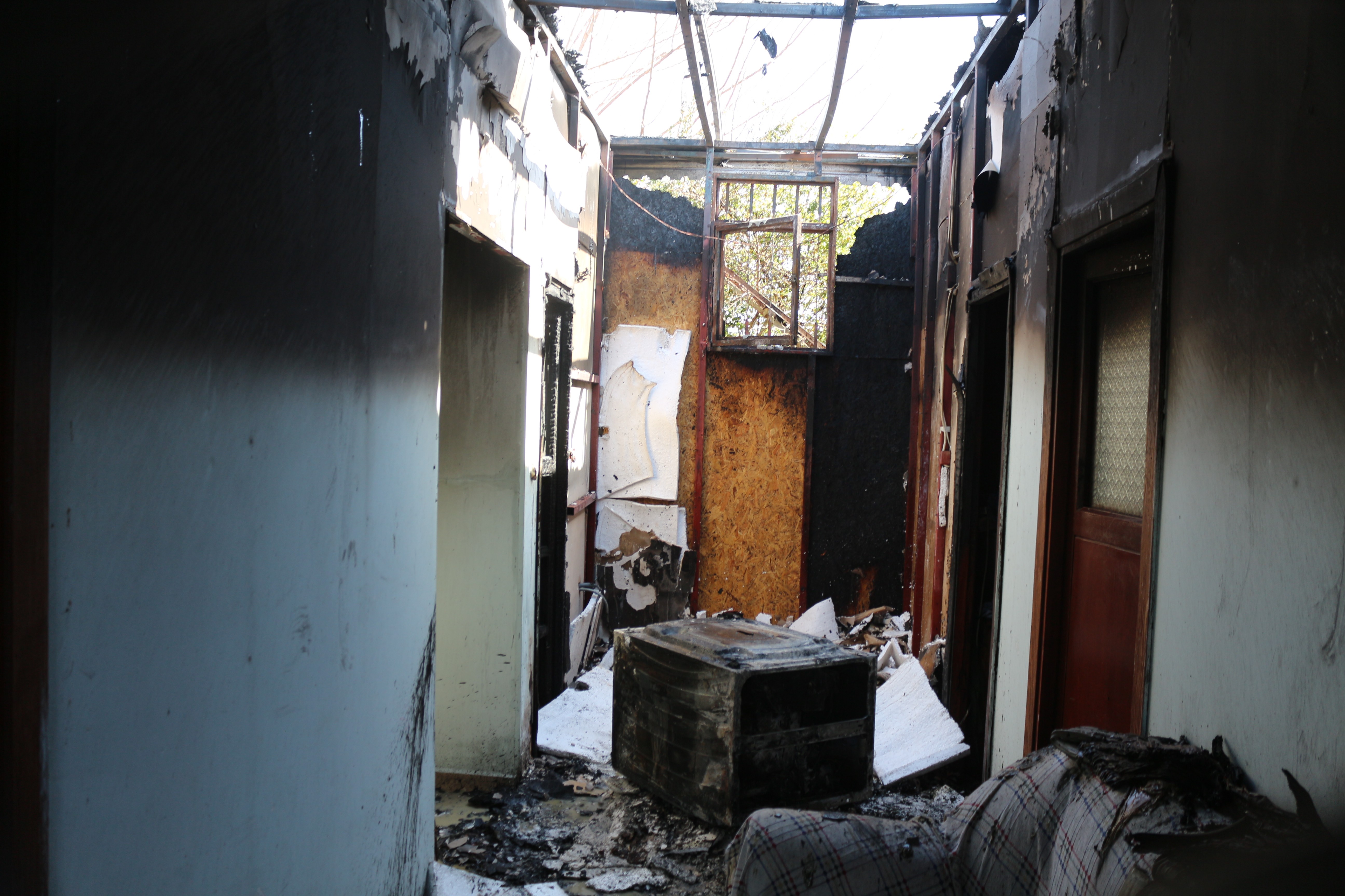 �ama��r makinesinden ��kan yang�n, evi k�le d�nd�rd�