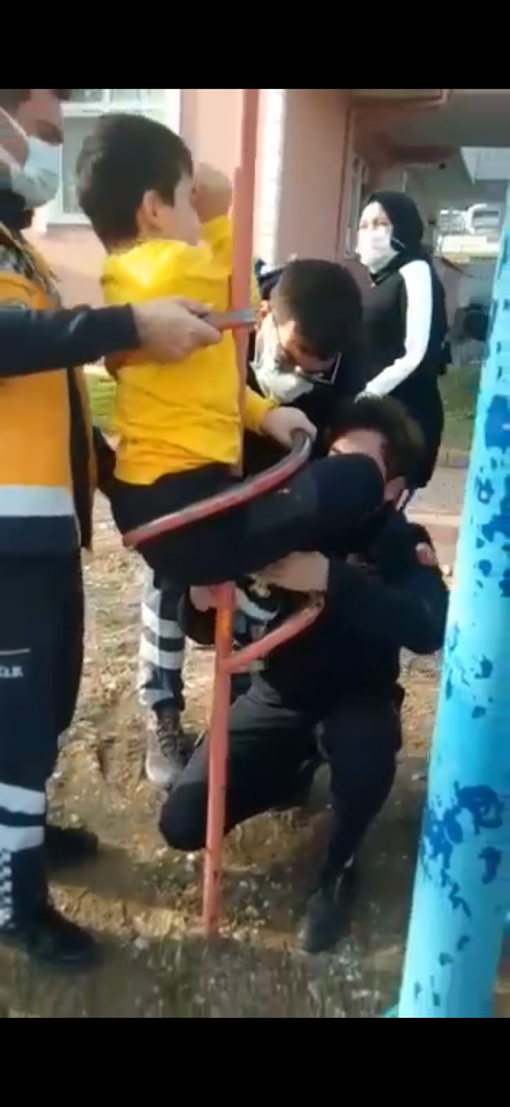 Bursa'da �ocuk park�nda inan�lmaz kaza