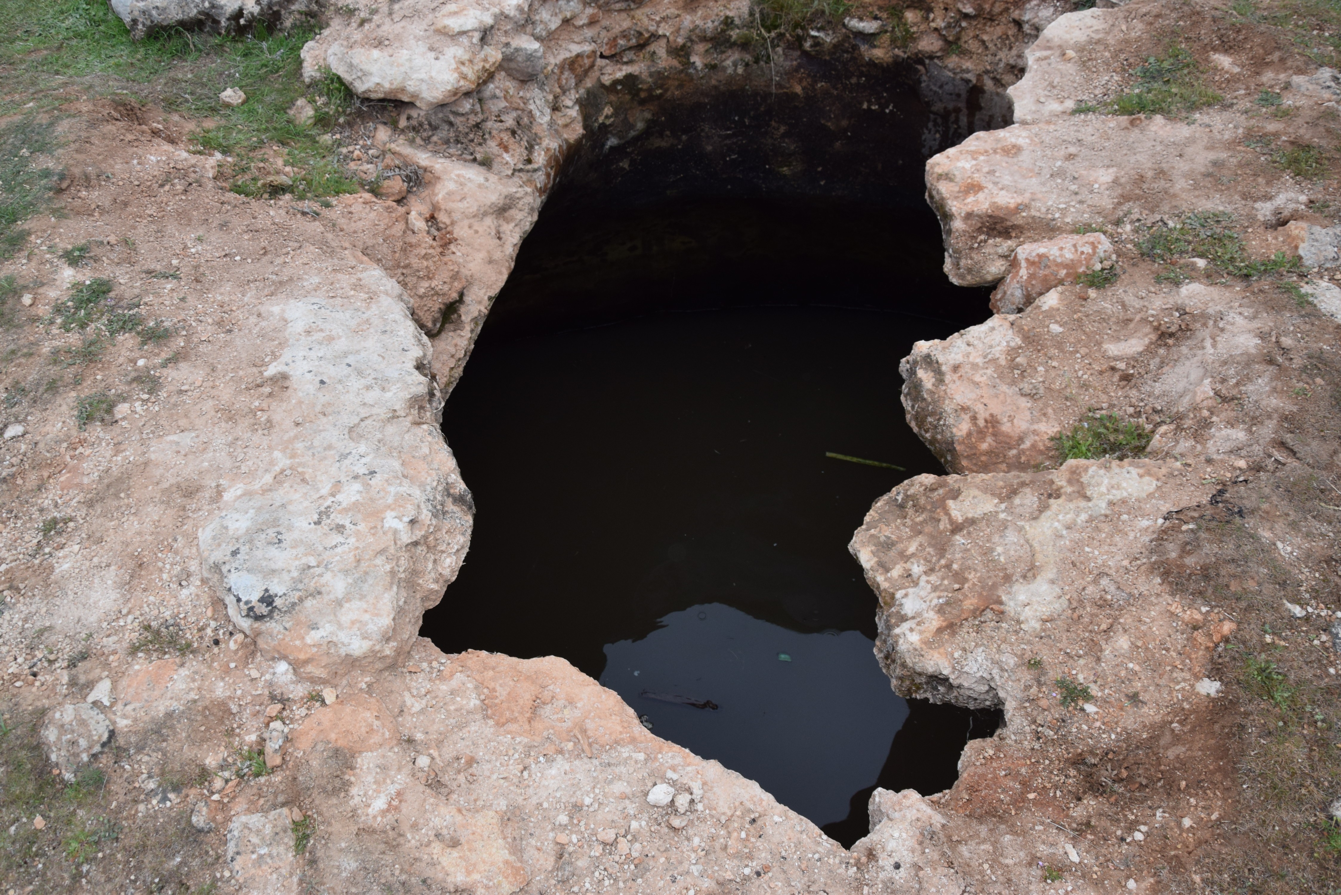 Su kuyusuna d��en ya�l� adam hayat�n� kaybetti