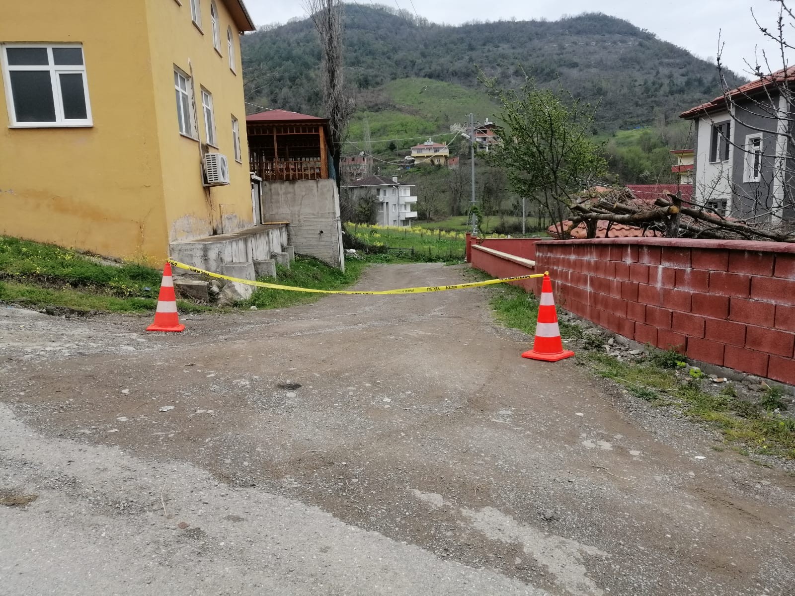 Tamir için gelen su tesisatçısı, köye virüs bulaştırdı