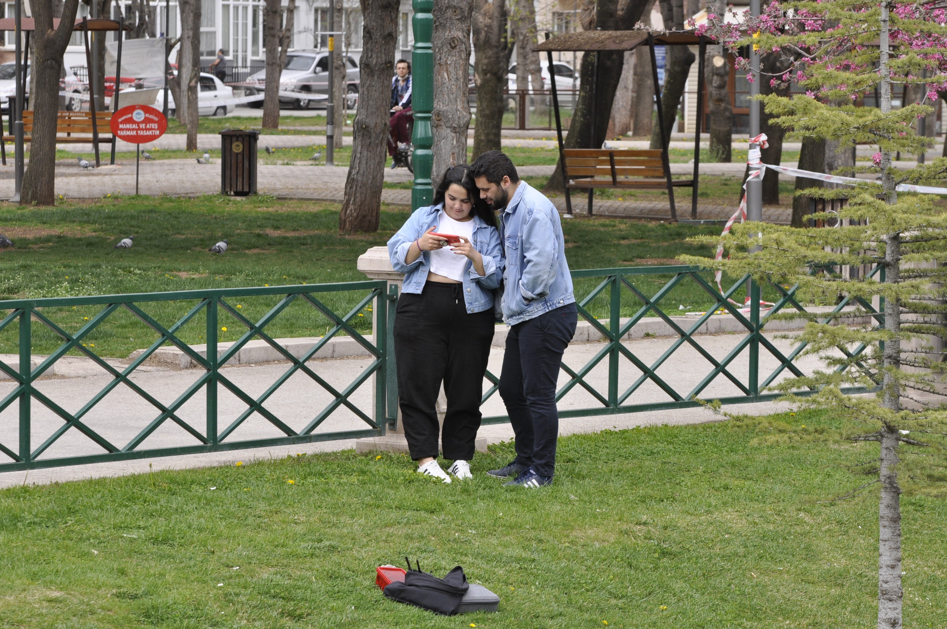 Kısıtlama yokmuş gibi parklara akın ettiler