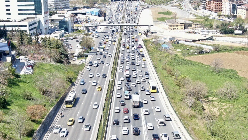 İstanbul'da 23 Nisan kısıtlaması öncesi trafik erken başladı