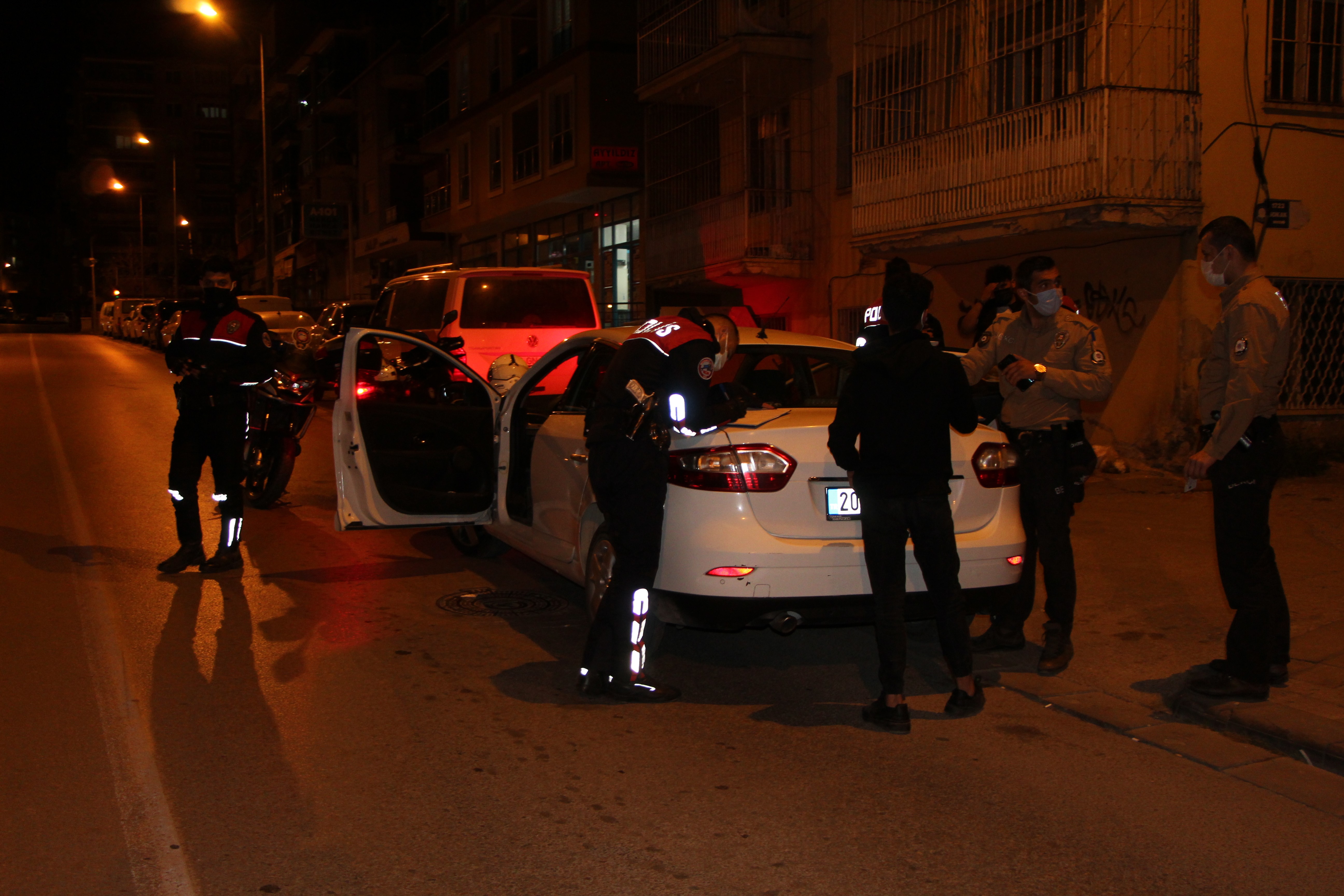 Asker ka�a�� gen�lerin ak�am ka�ama�� pahal�ya patlad�